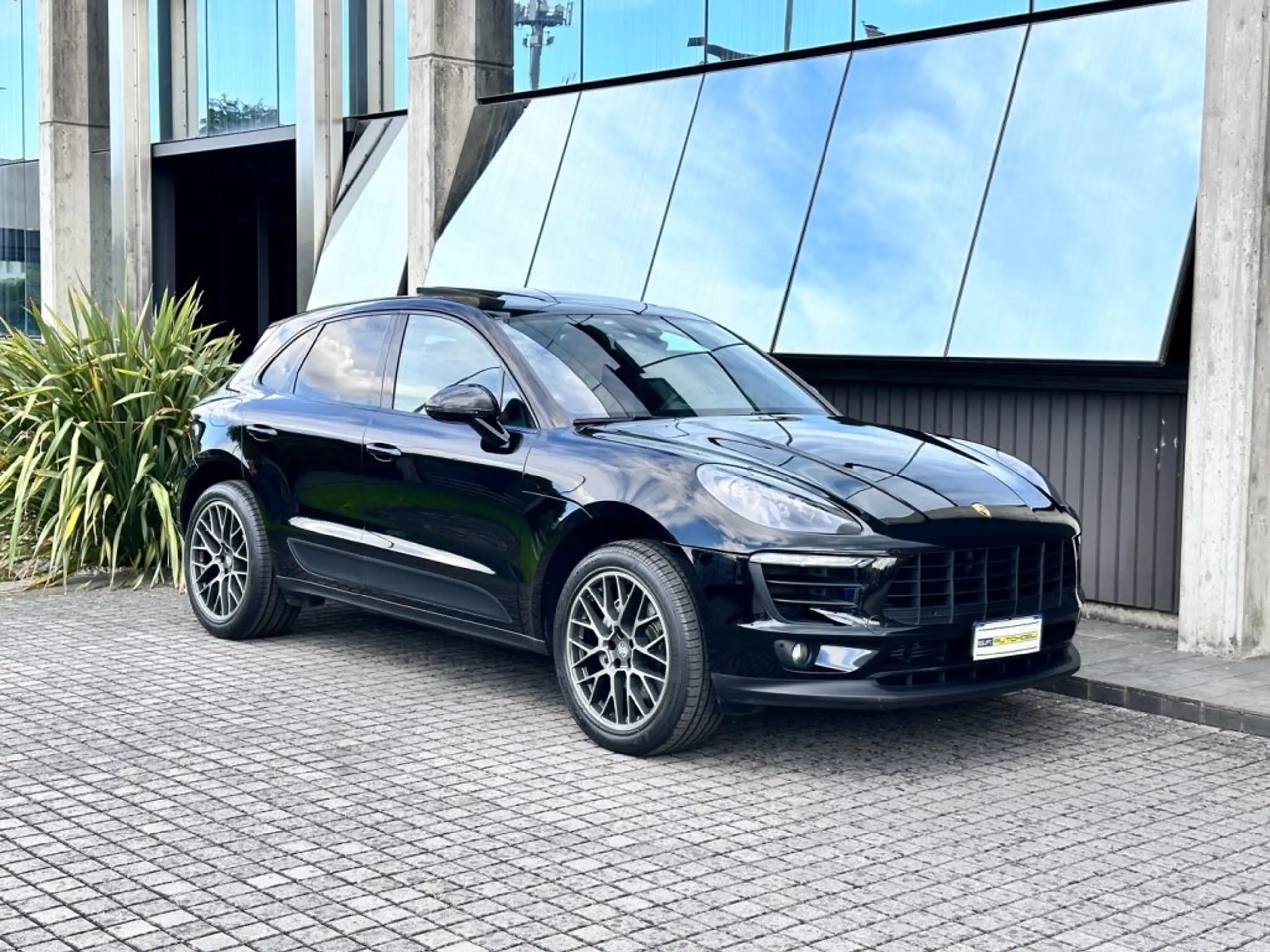 Porsche - Macan