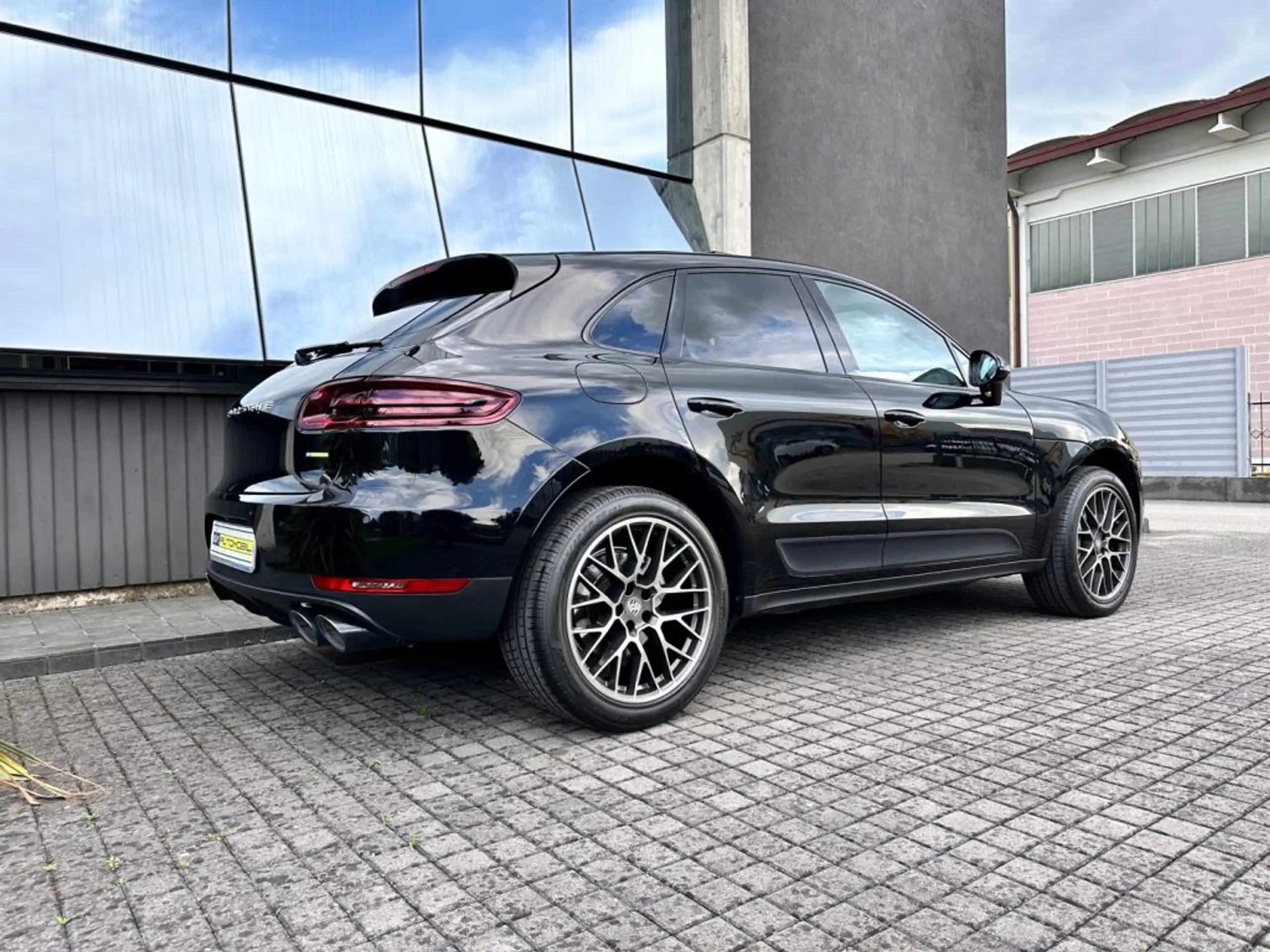 Porsche - Macan