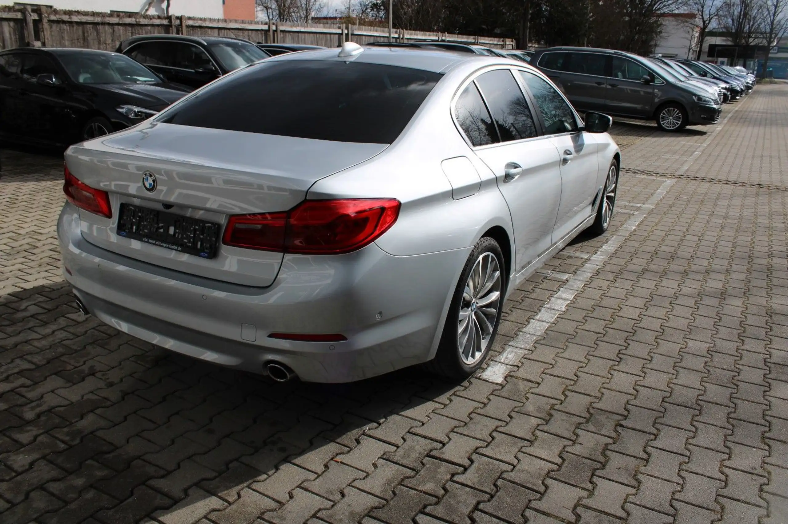 BMW - 530