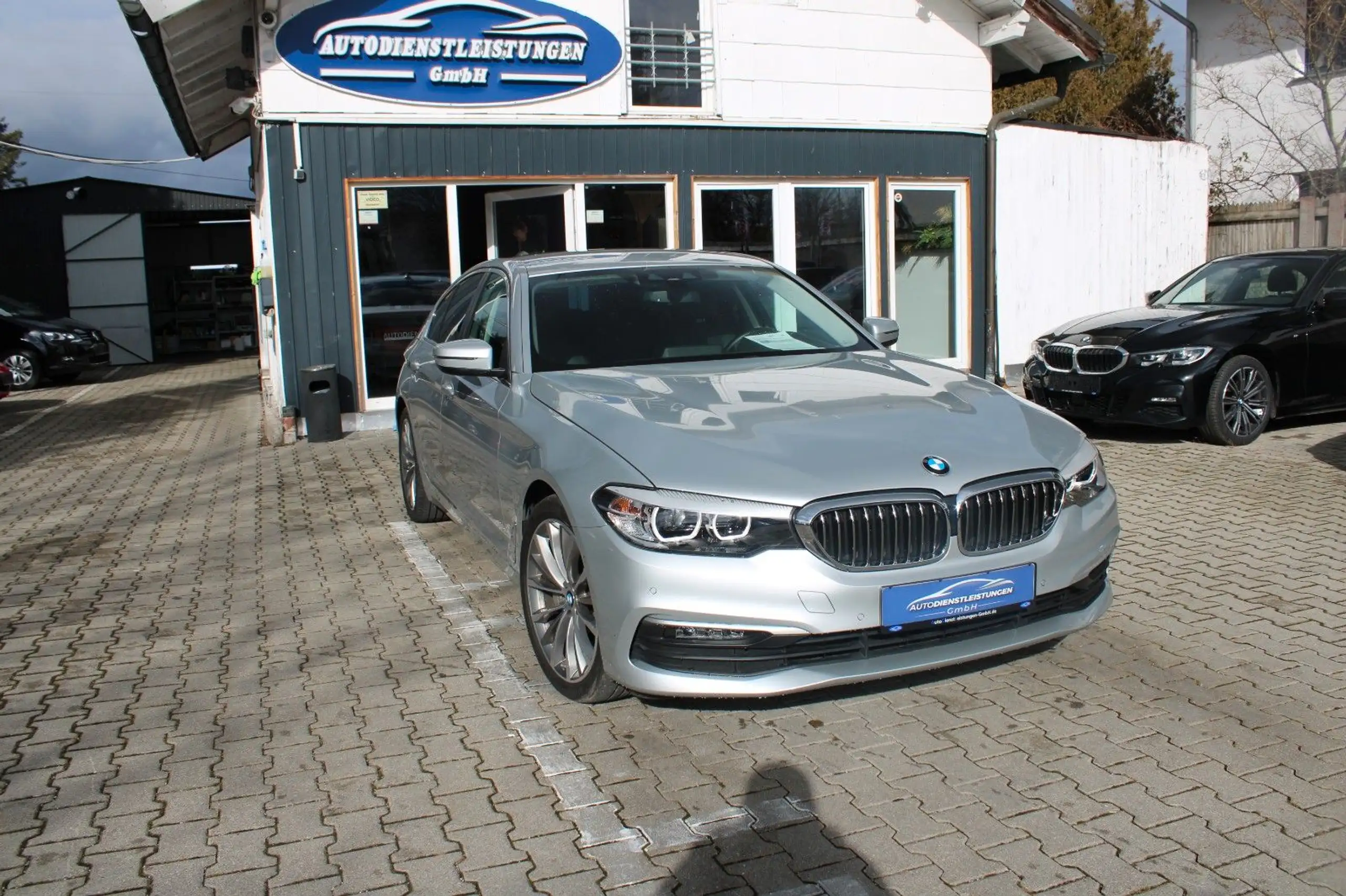 BMW - 530