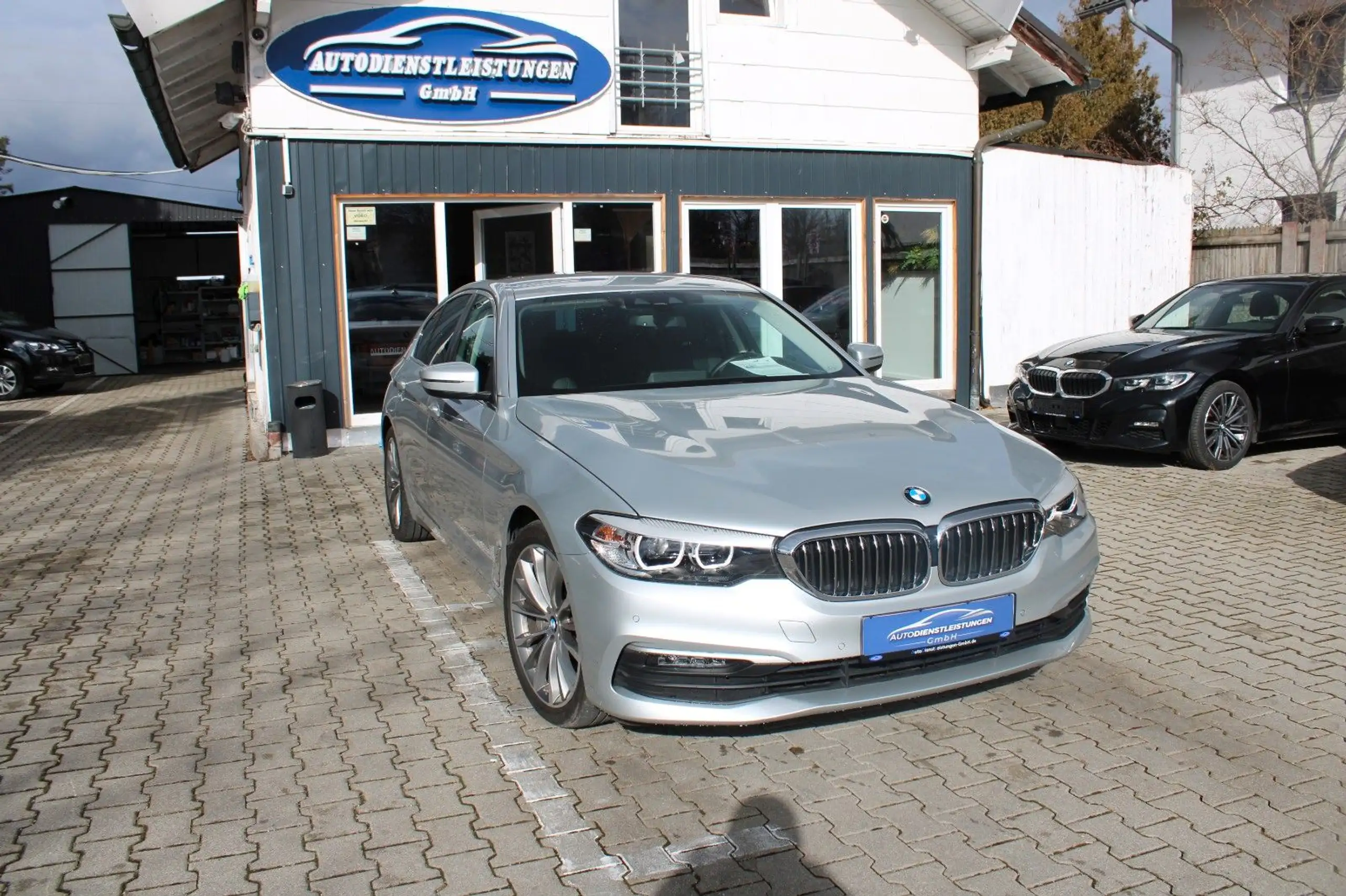 BMW - 530