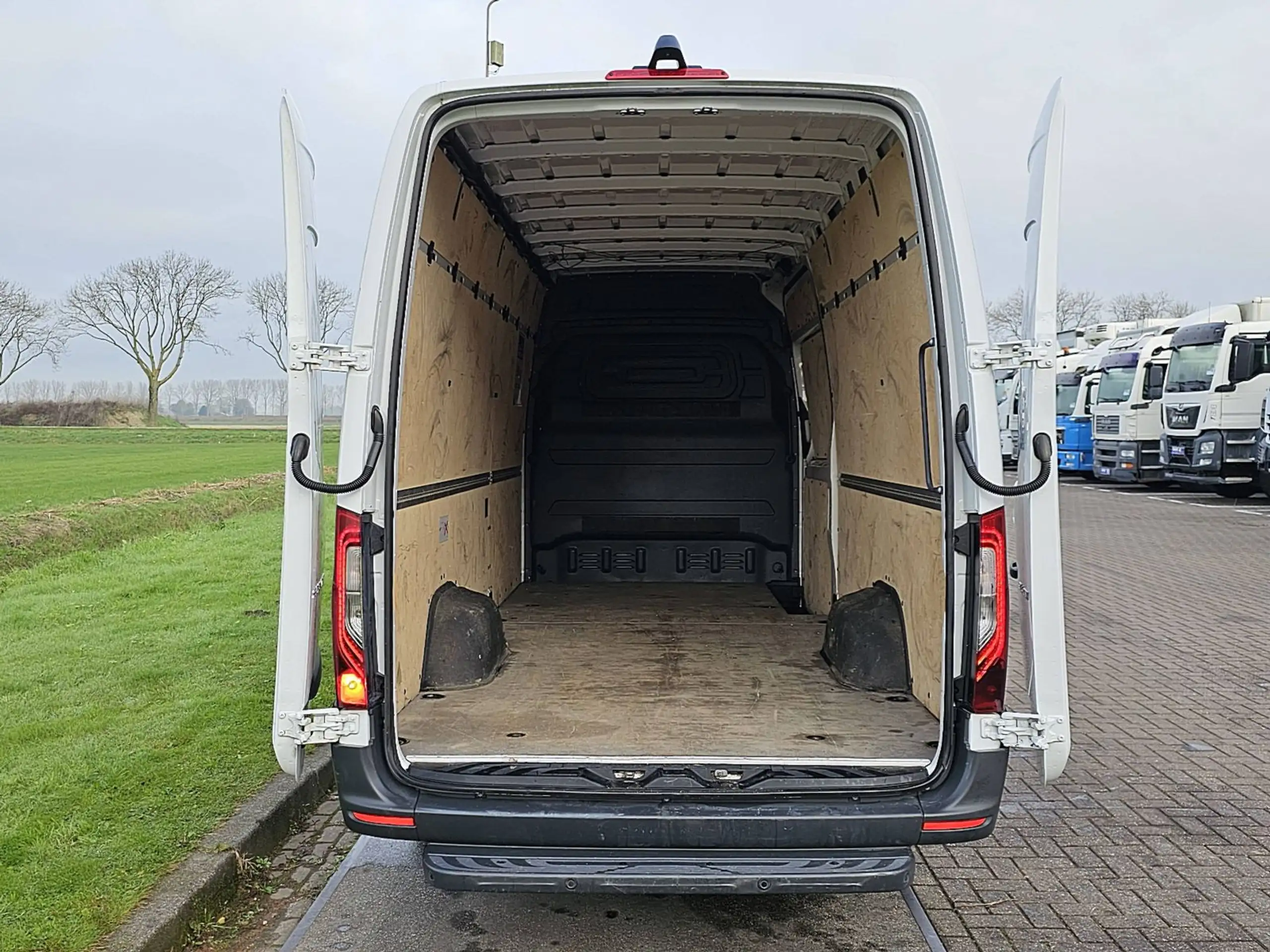 Mercedes-Benz - Sprinter