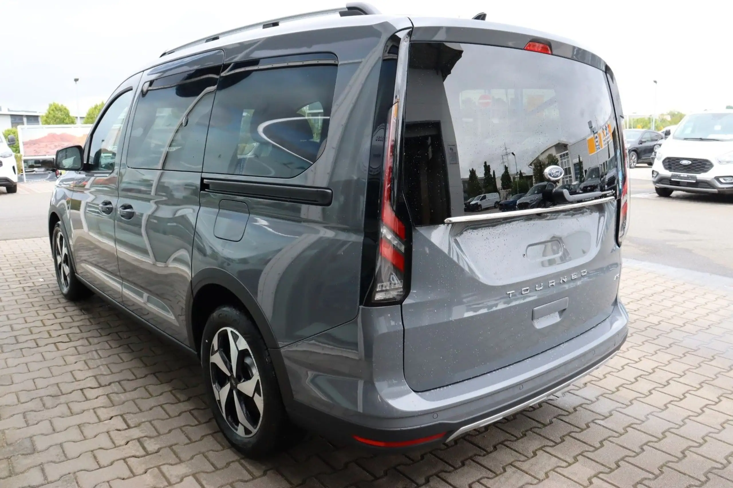 Ford - Grand Tourneo