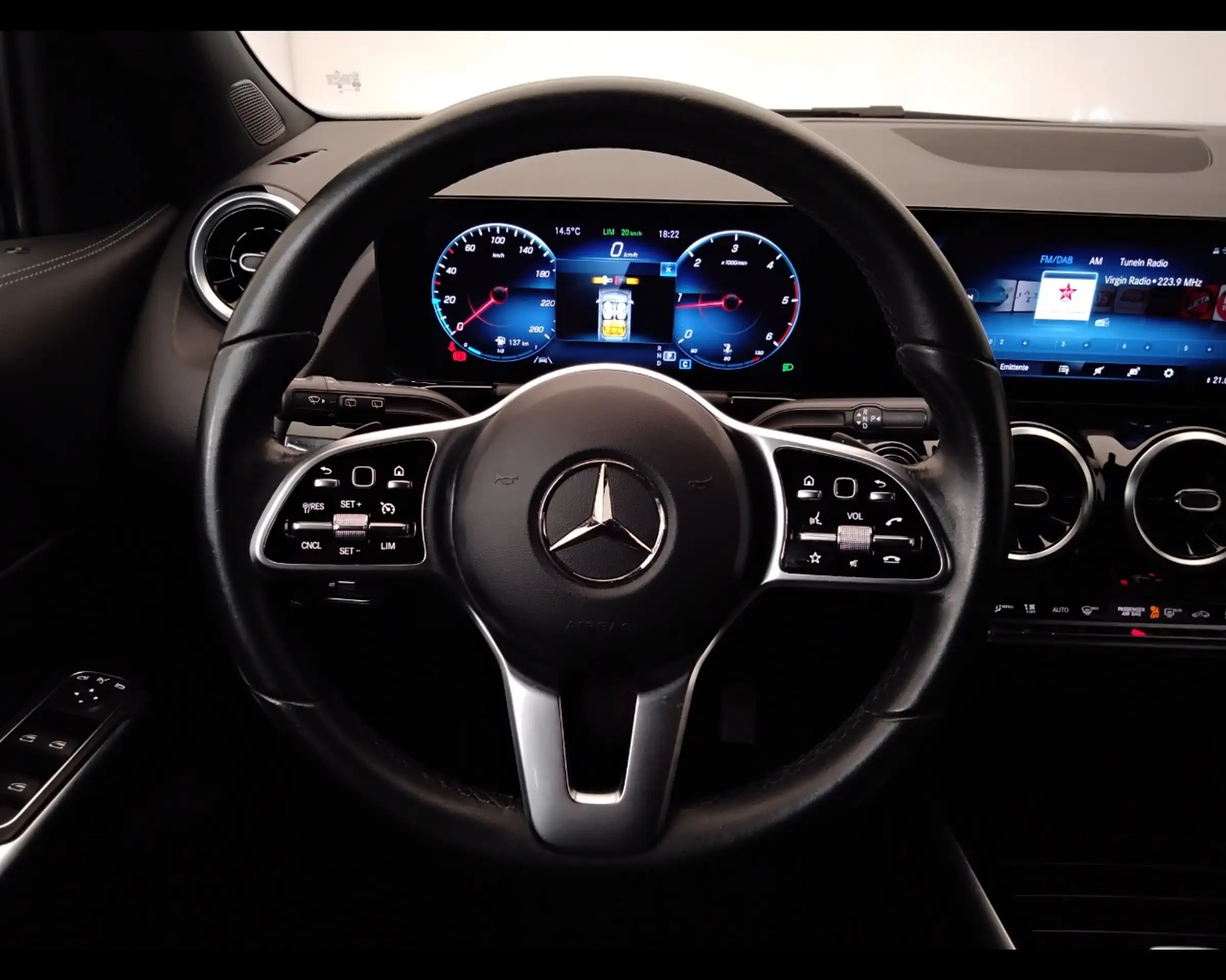 Mercedes-Benz - GLA 180