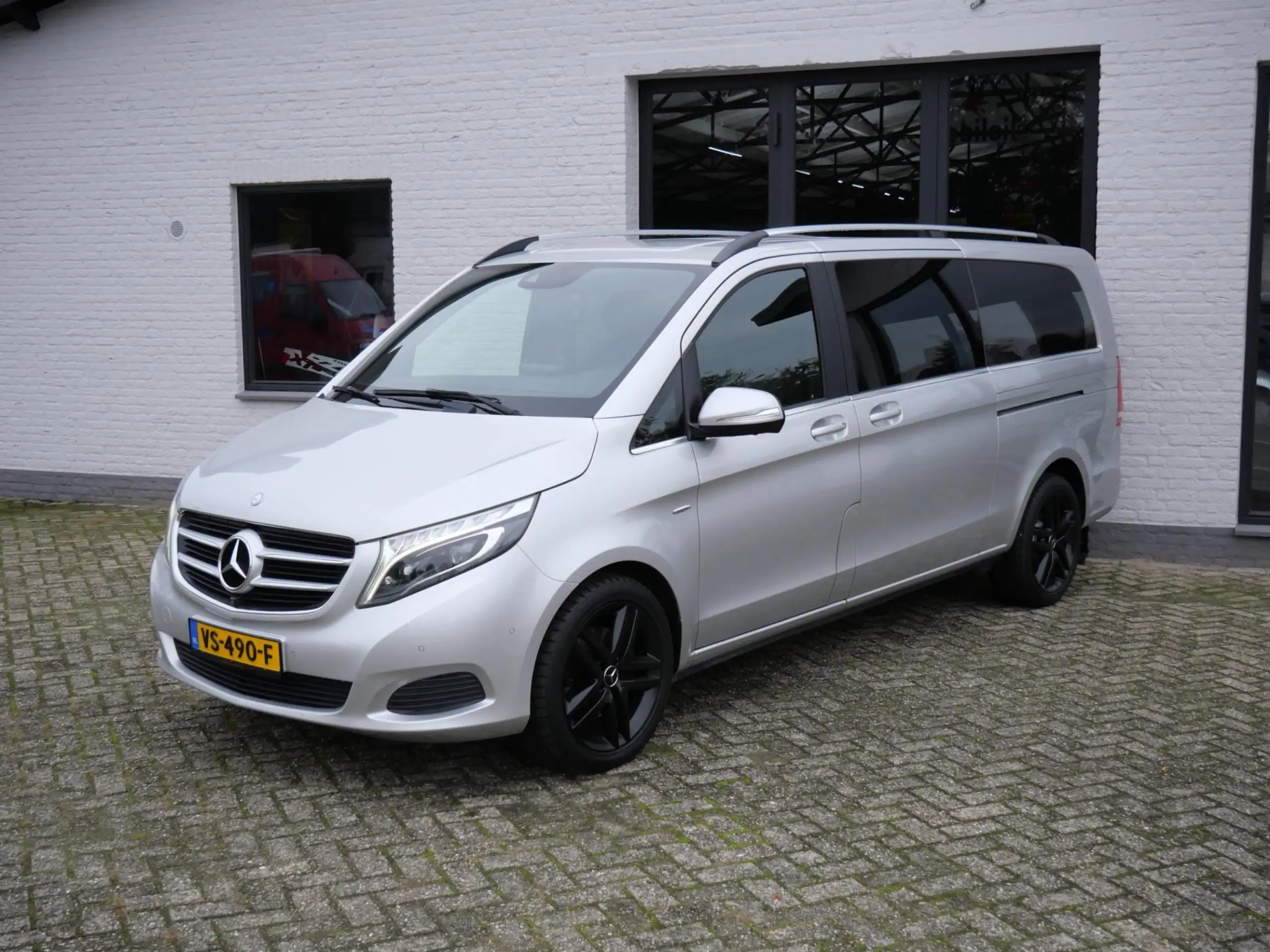 Mercedes-Benz - V 250