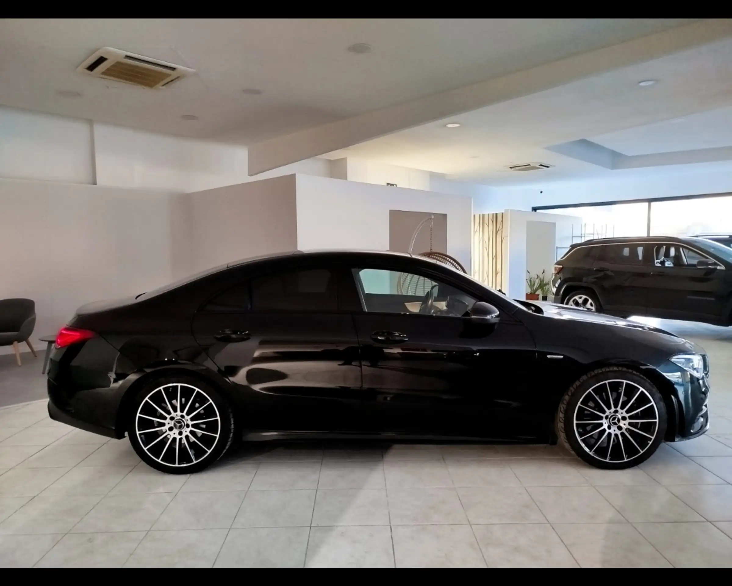 Mercedes-Benz - CLA 200