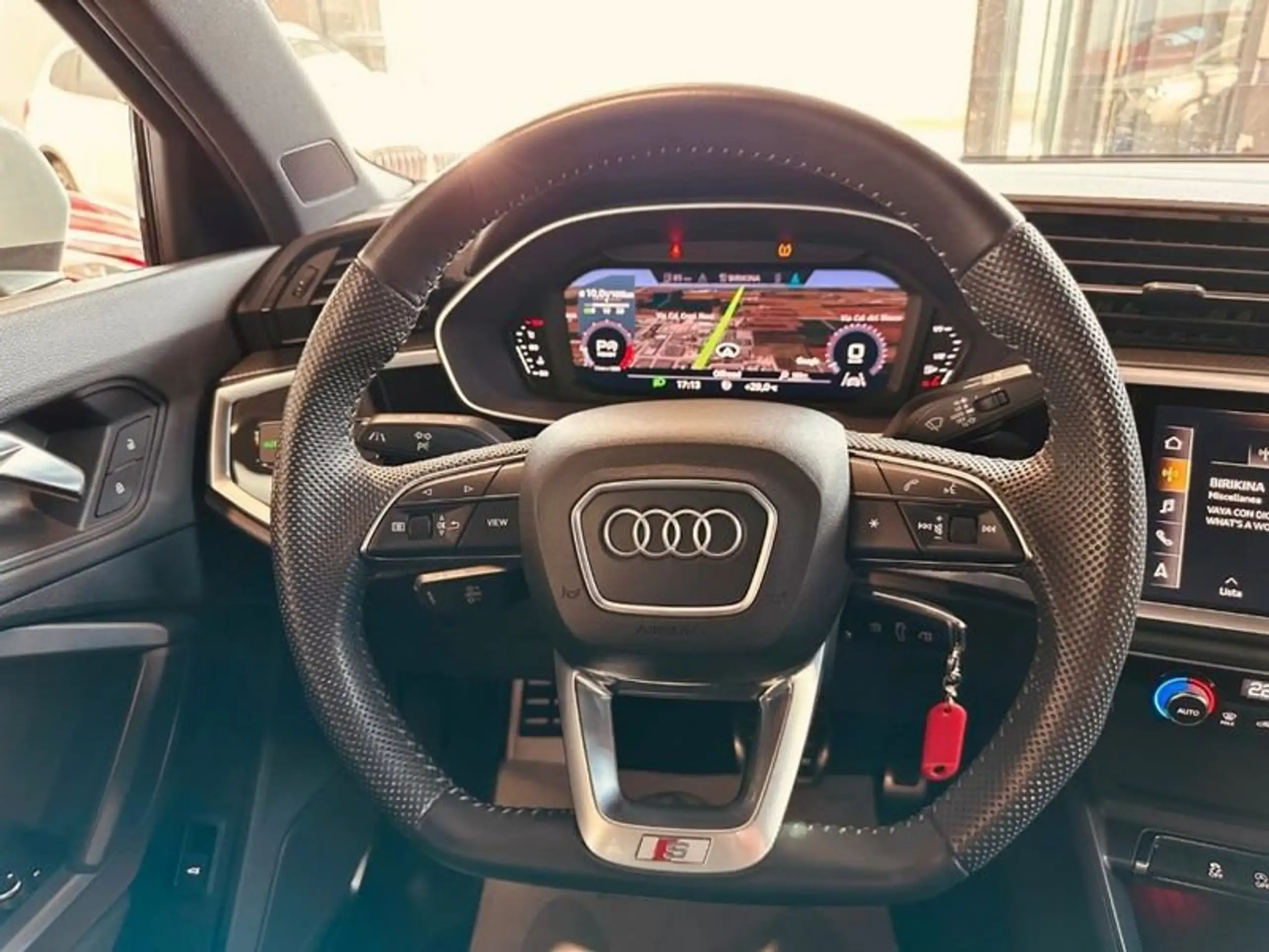 Audi - Q3