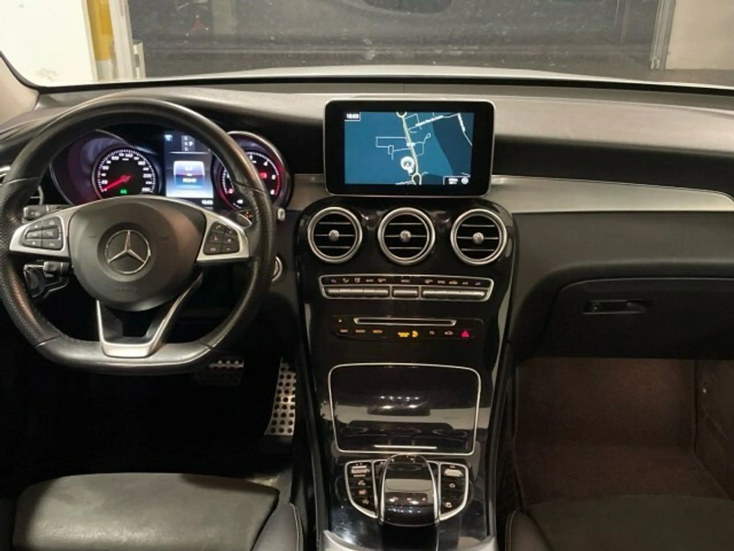 Mercedes-Benz - GLC 220