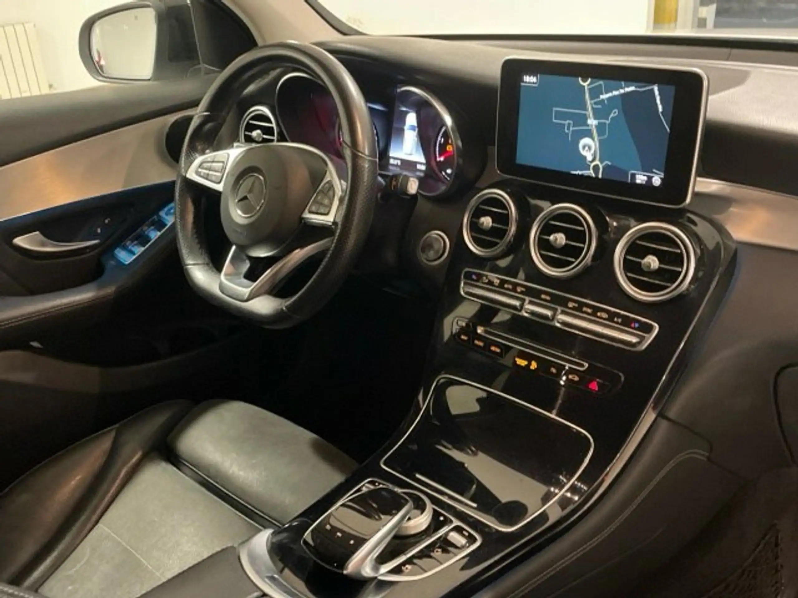 Mercedes-Benz - GLC 220