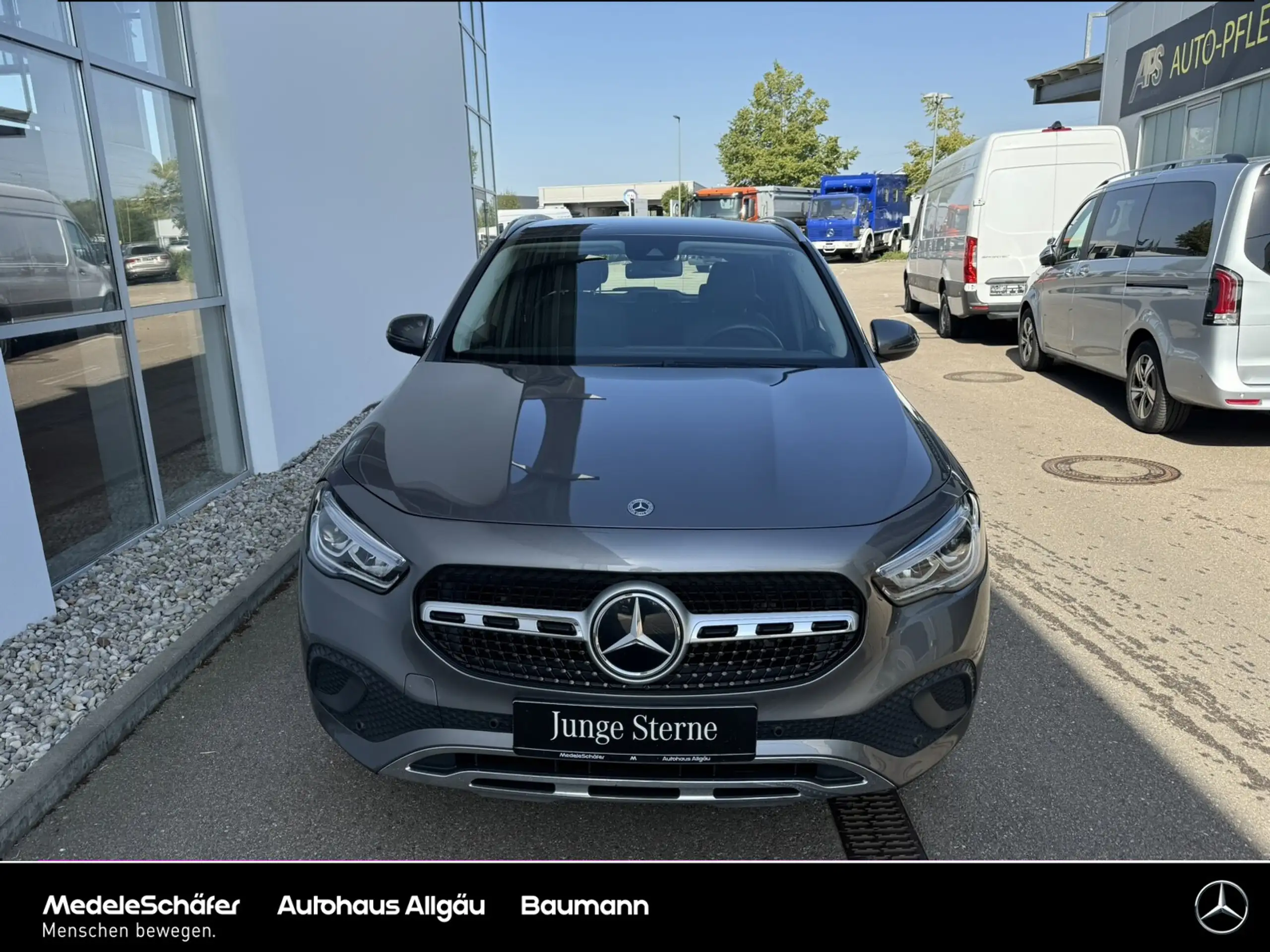 Mercedes-Benz - GLA 220