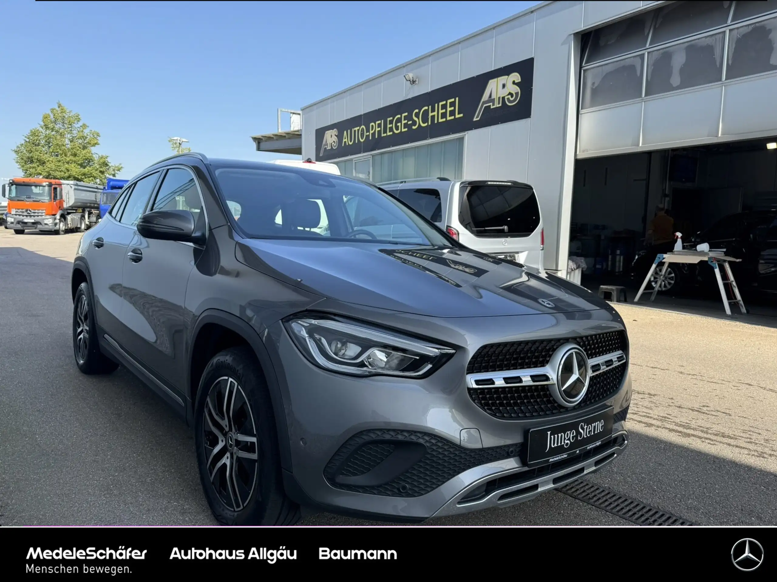 Mercedes-Benz - GLA 220