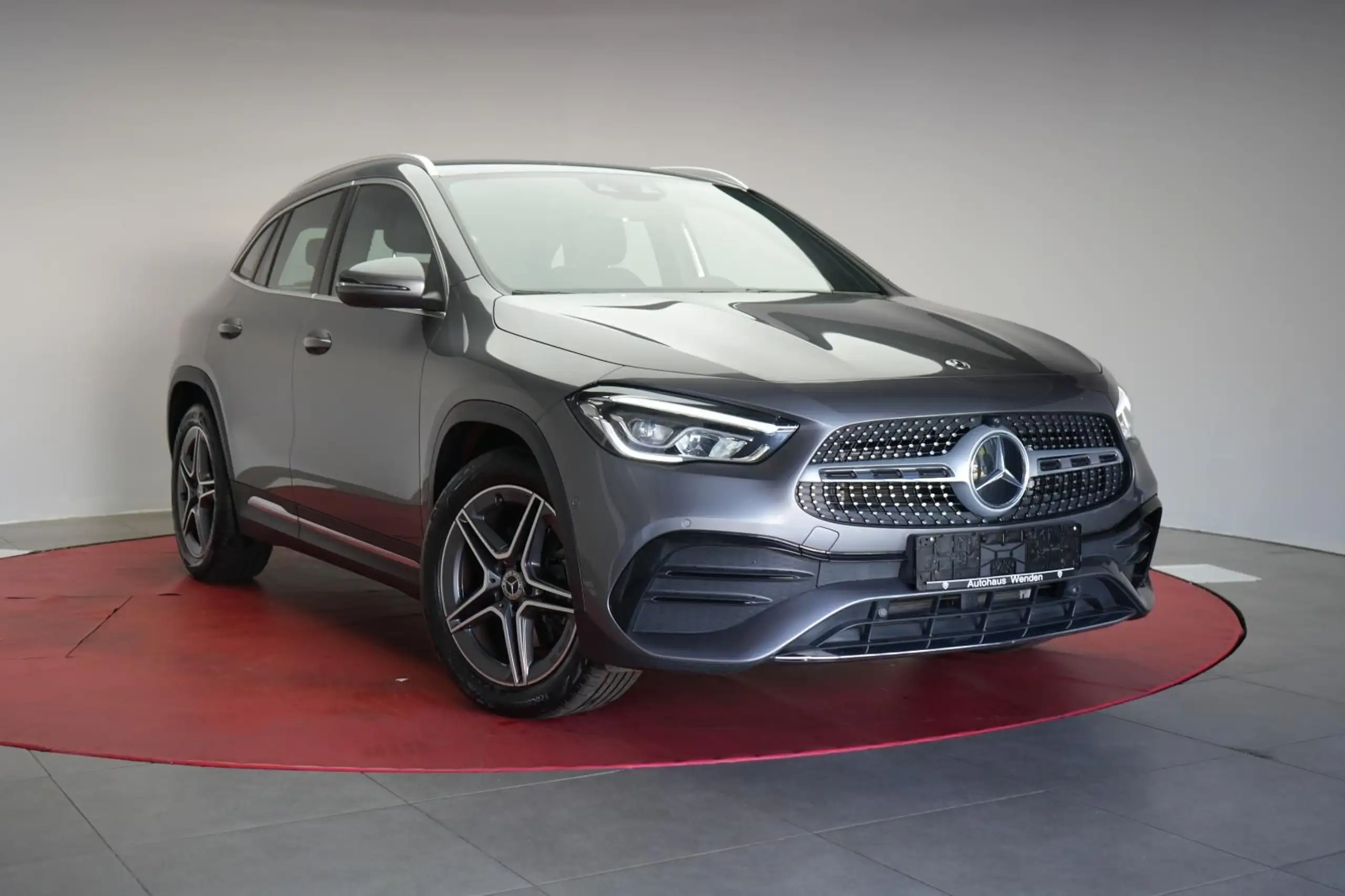 Mercedes-Benz - GLA 220