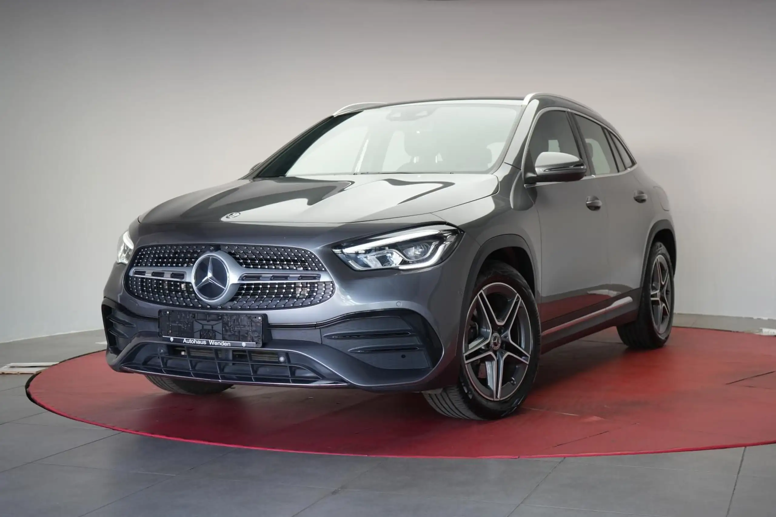 Mercedes-Benz - GLA 220