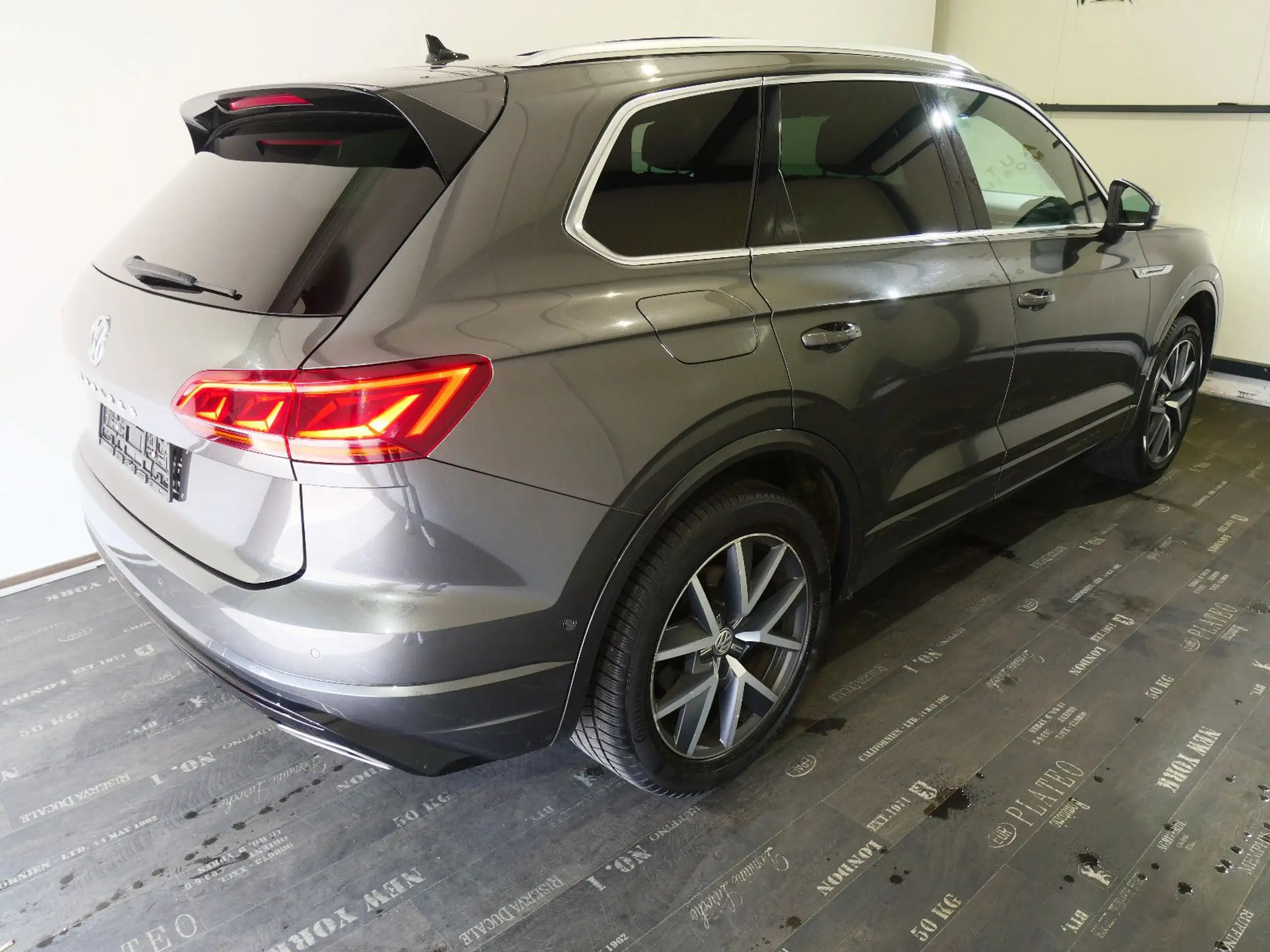 Volkswagen - Touareg