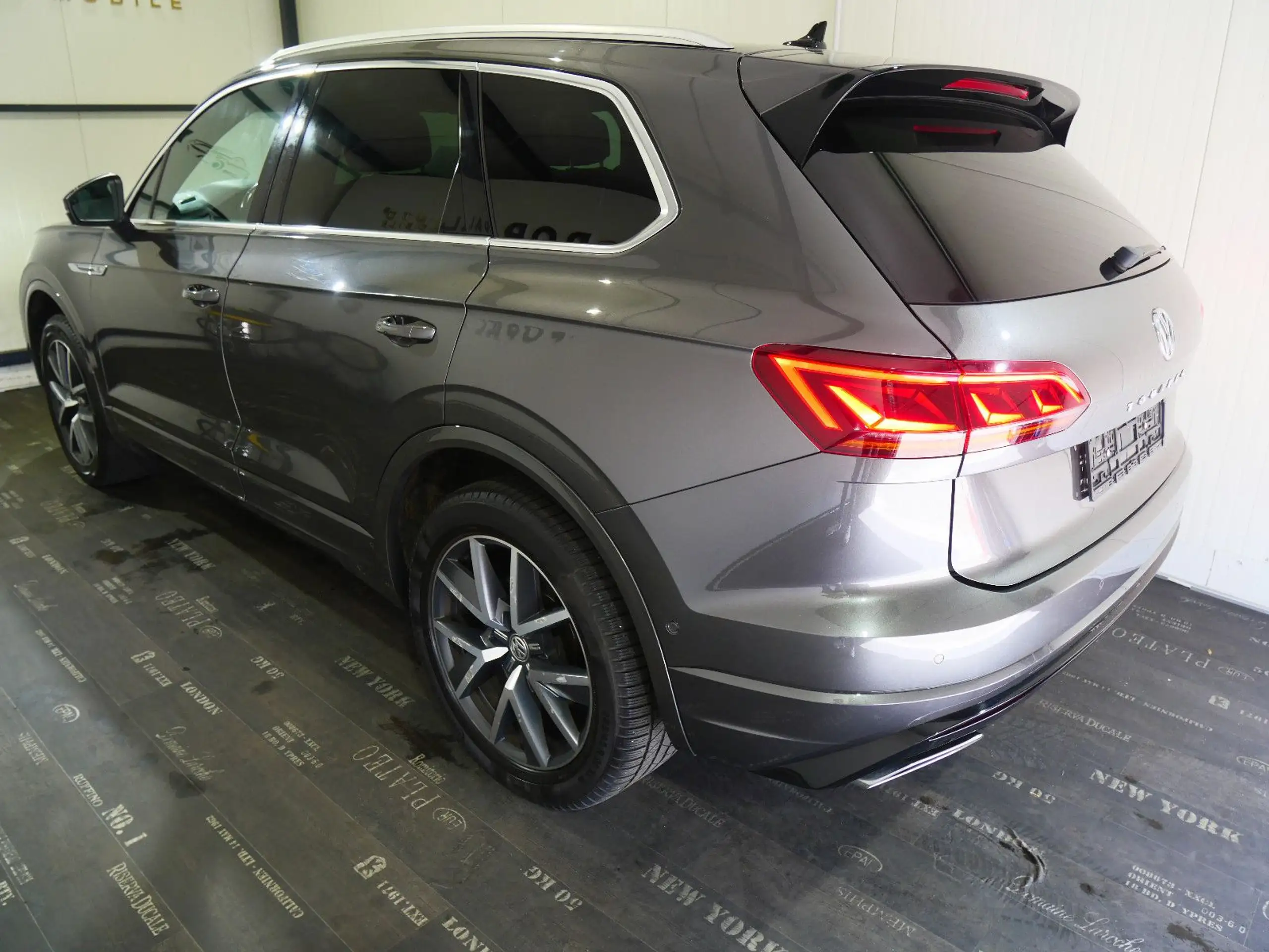 Volkswagen - Touareg