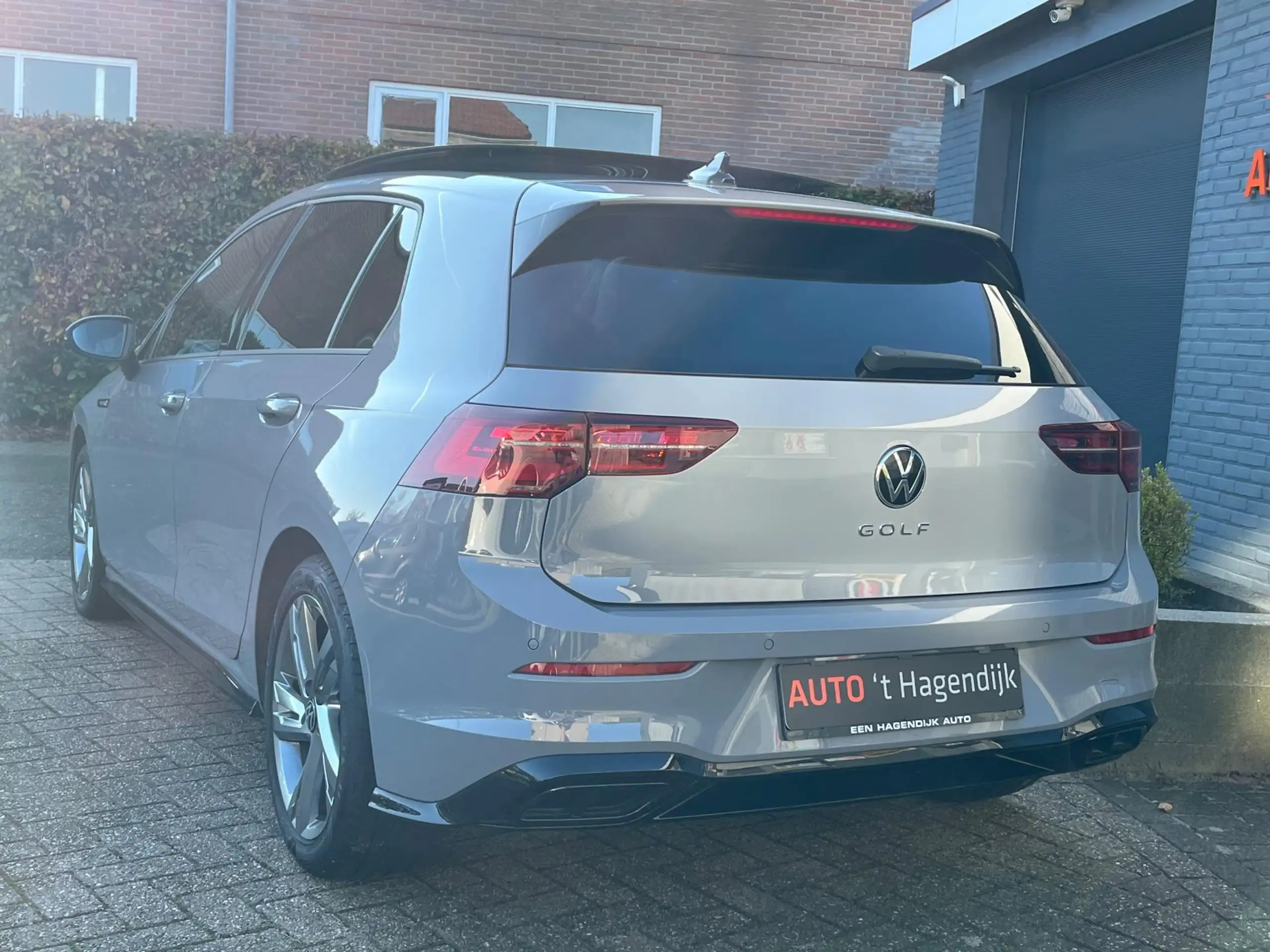 Volkswagen - Golf