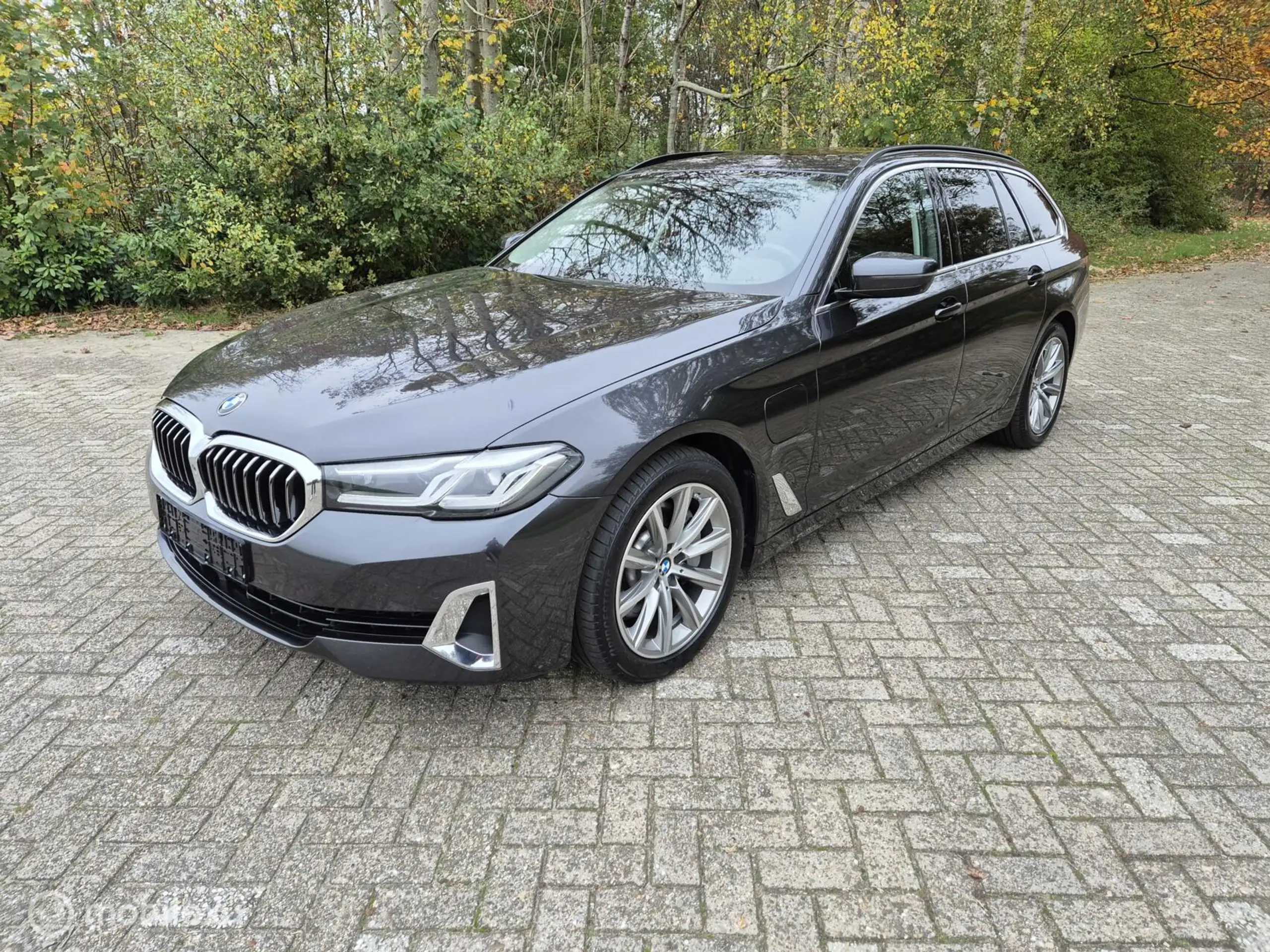 BMW - 530