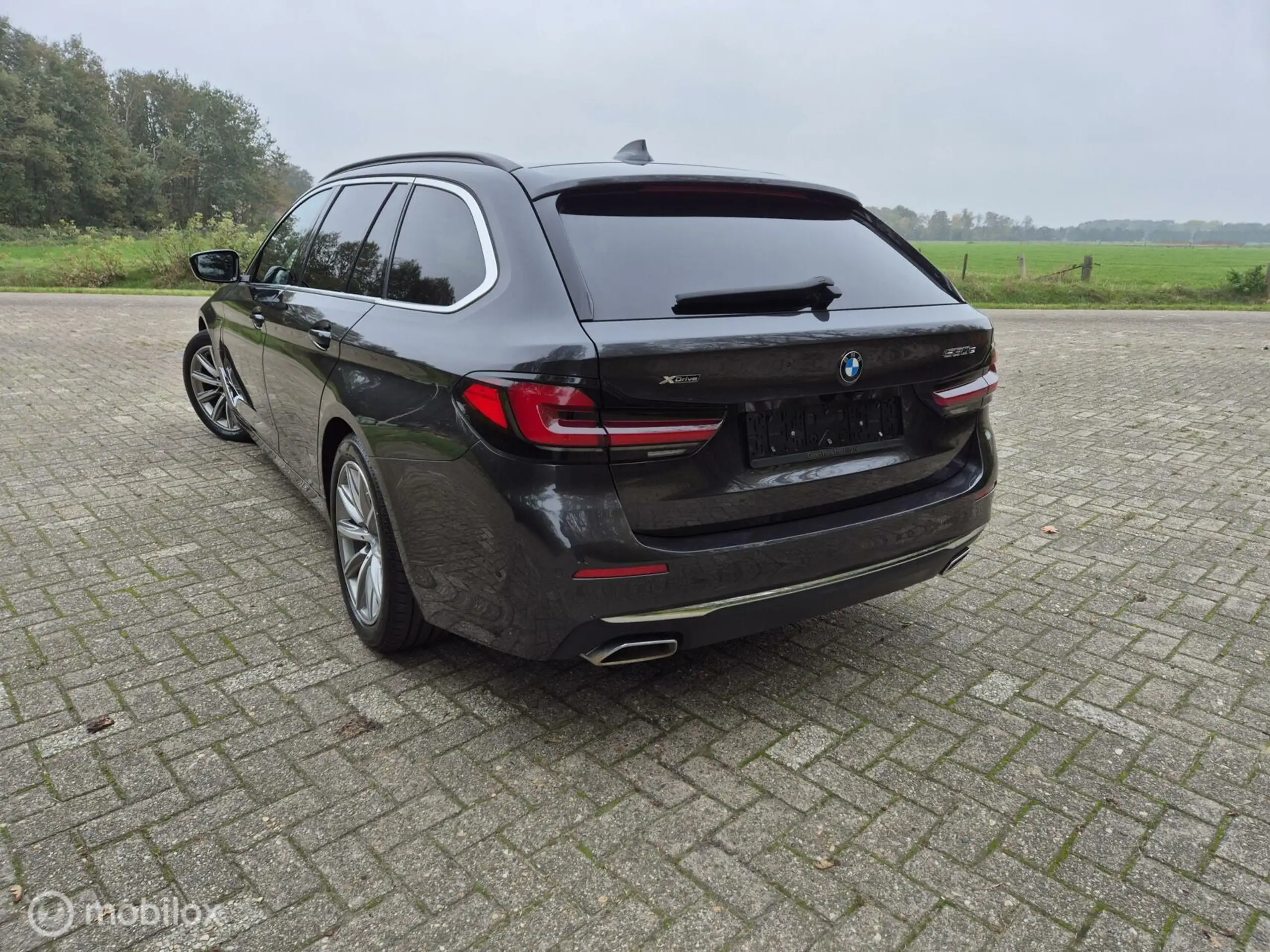 BMW - 530