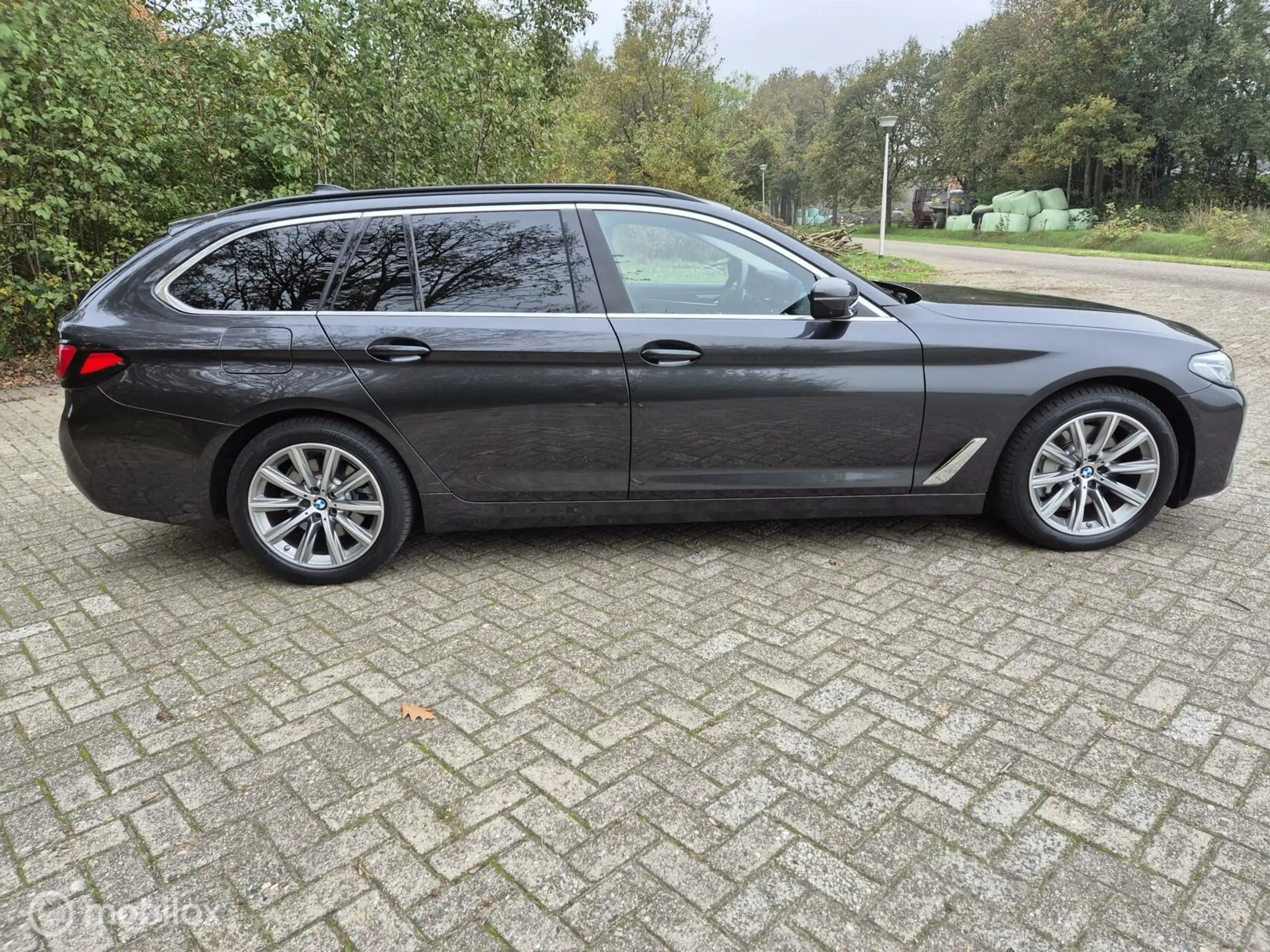 BMW - 530