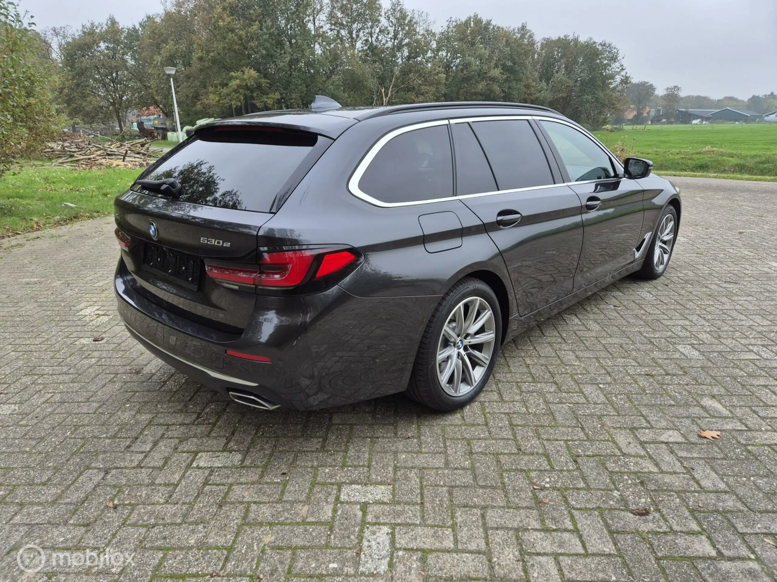 BMW - 530