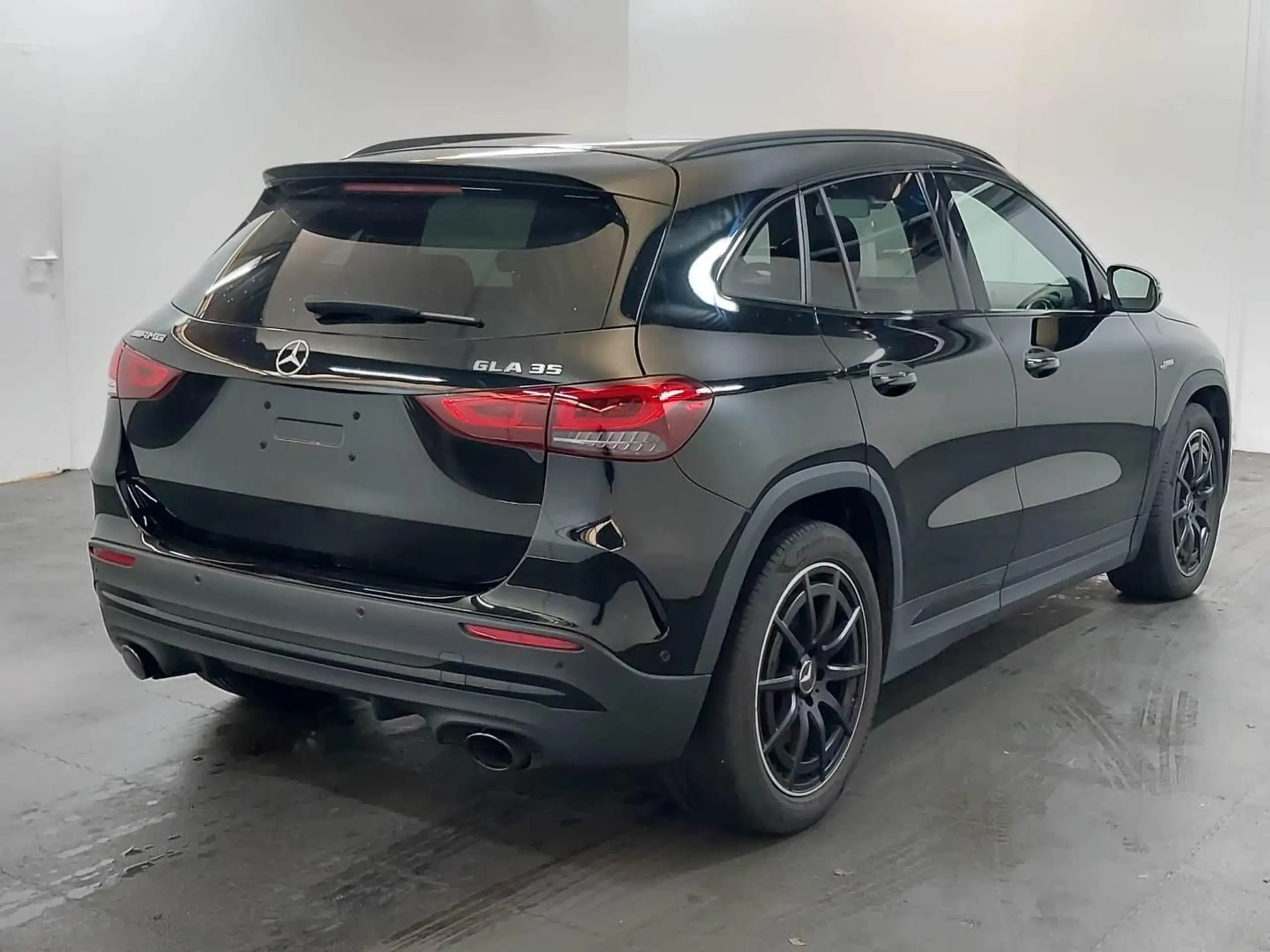 Mercedes-Benz - GLA 35 AMG