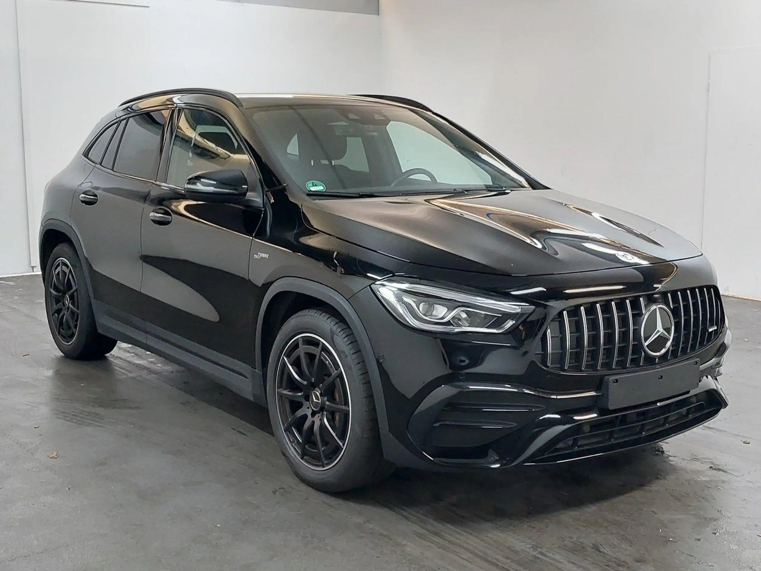 Mercedes-Benz - GLA 35 AMG