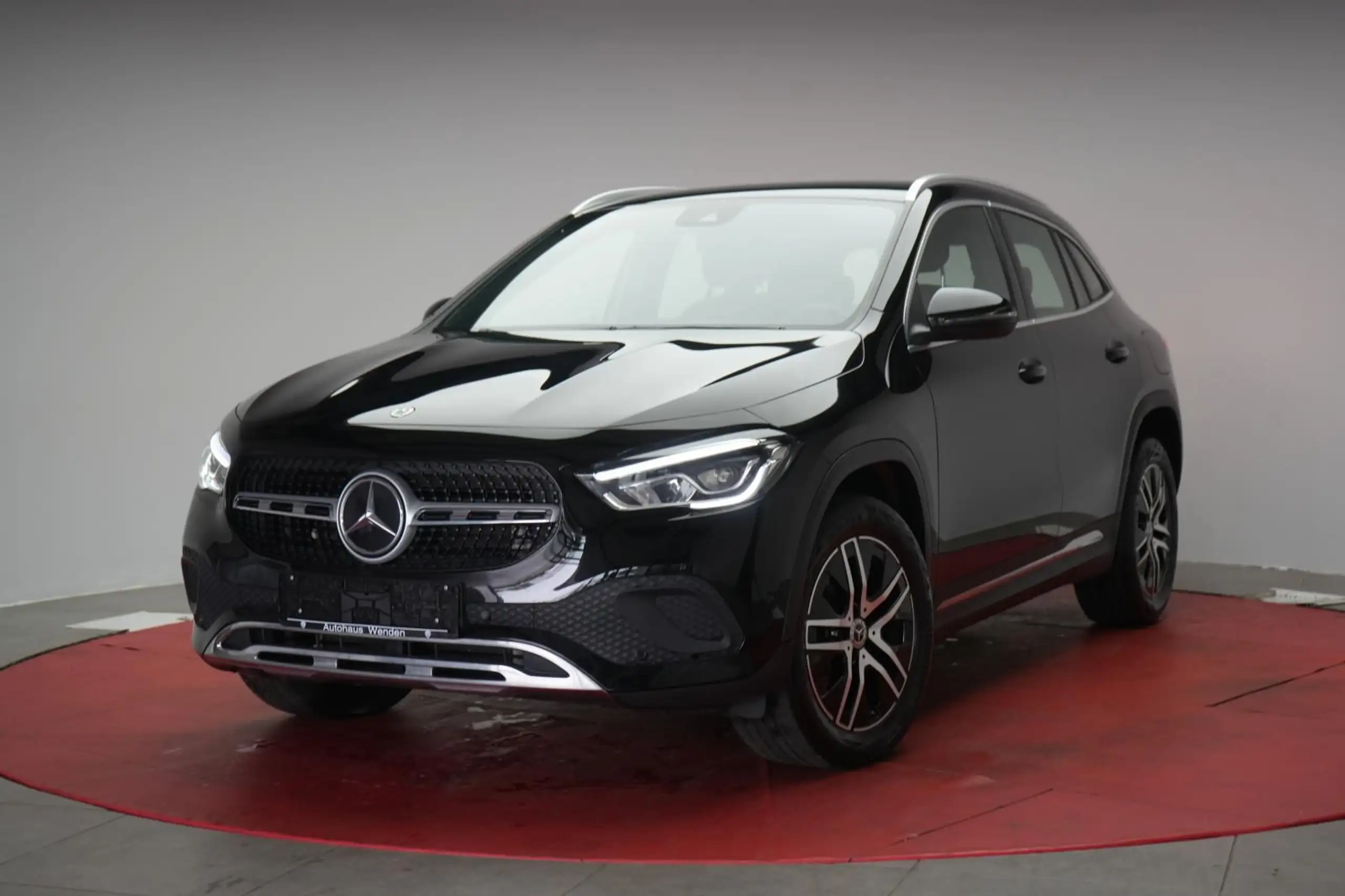 Mercedes-Benz - GLA 220