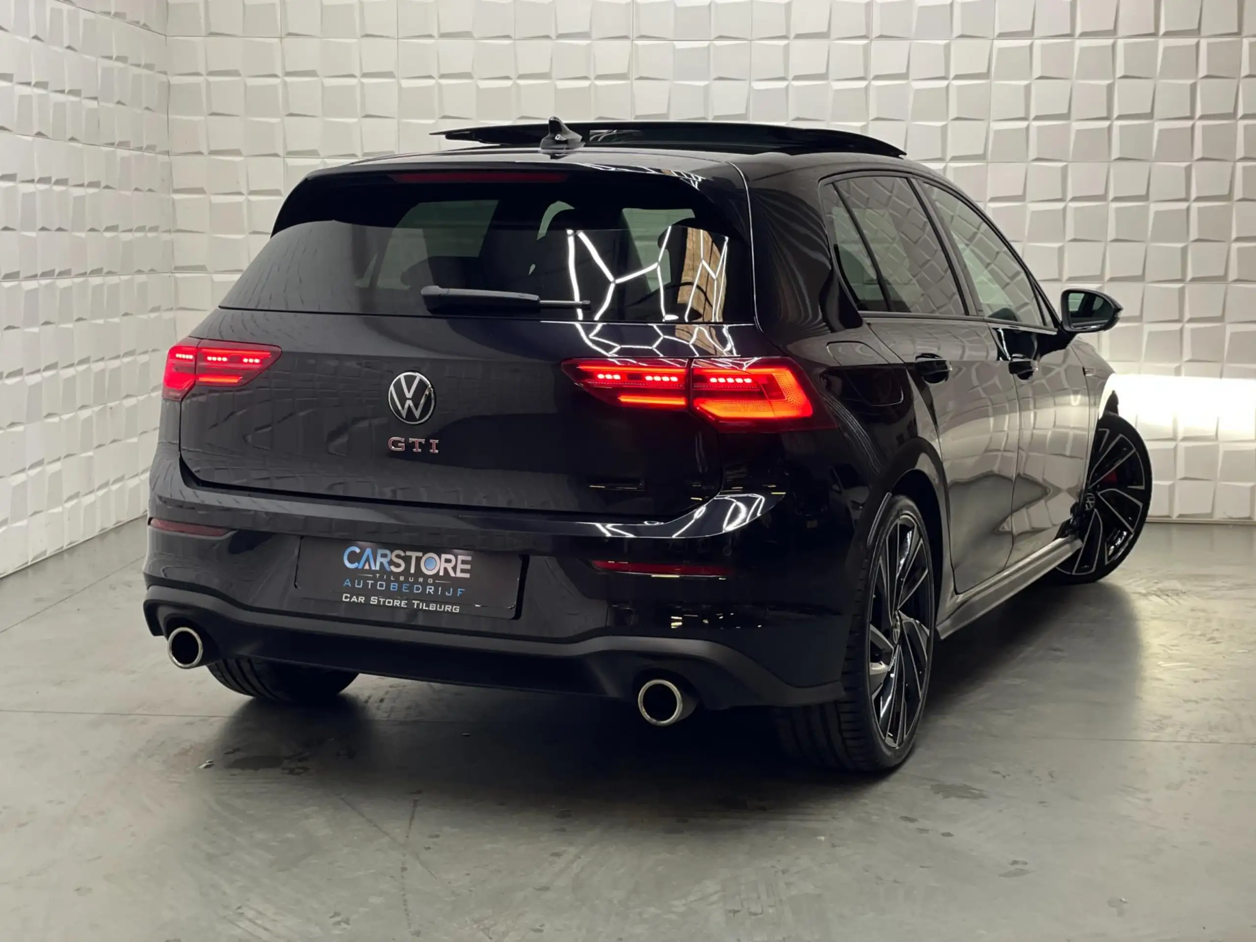 Volkswagen - Golf GTI