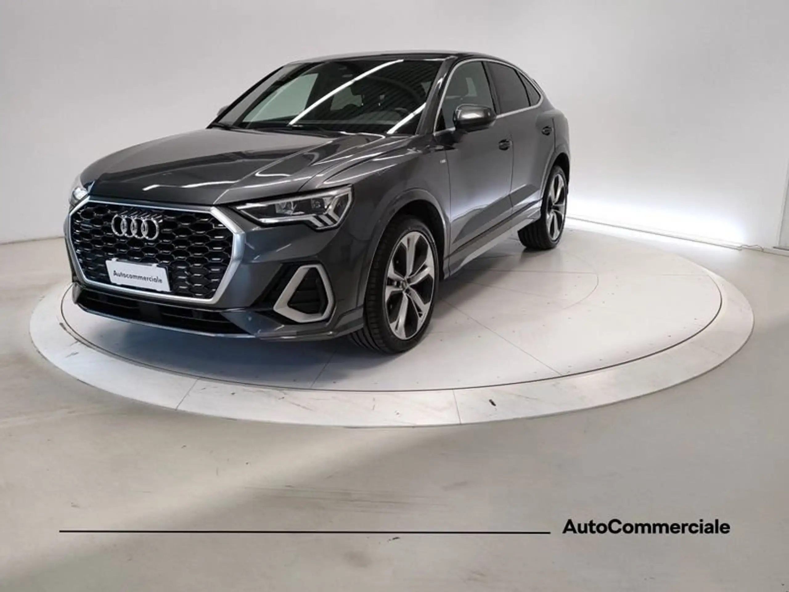 Audi - Q3