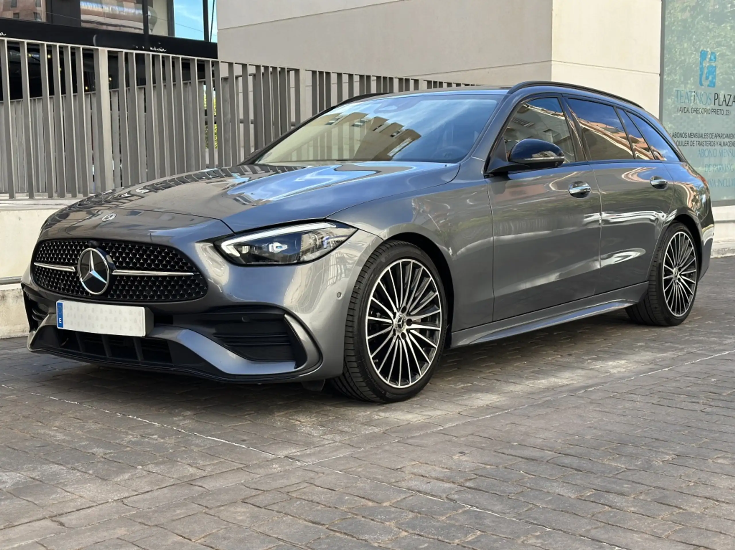 Mercedes-Benz - C 220