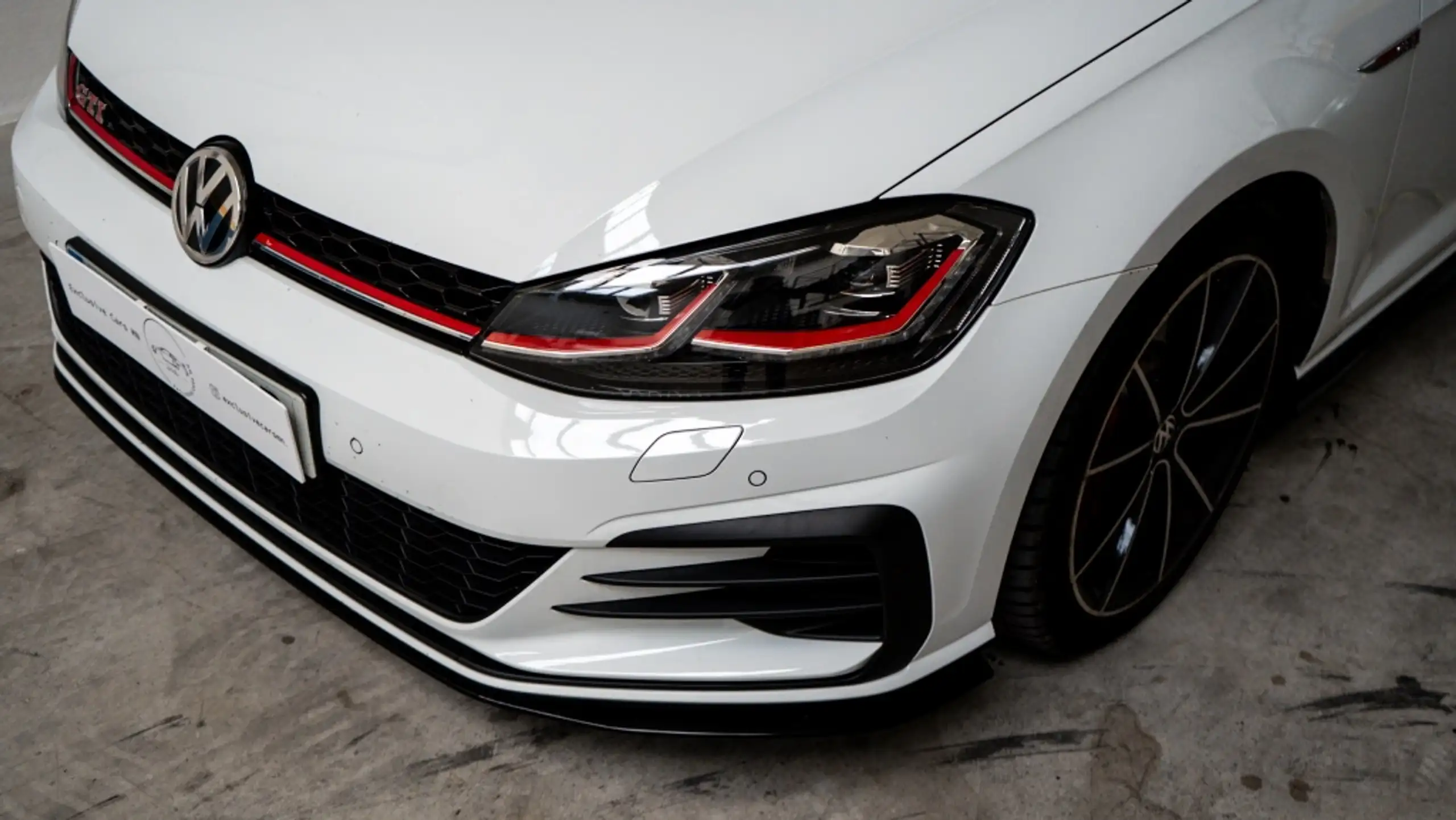 Volkswagen - Golf GTI