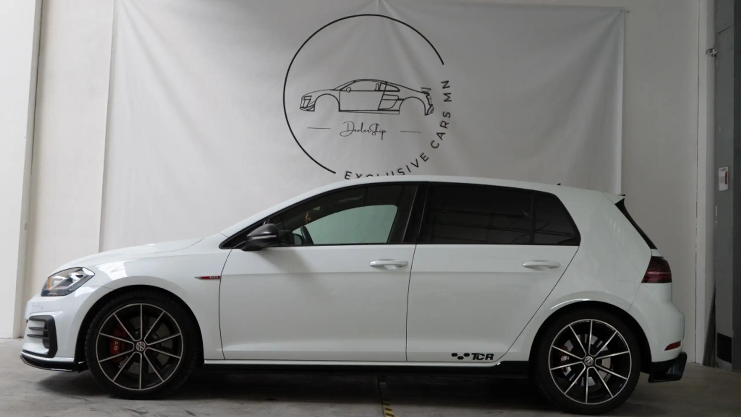 Volkswagen - Golf GTI