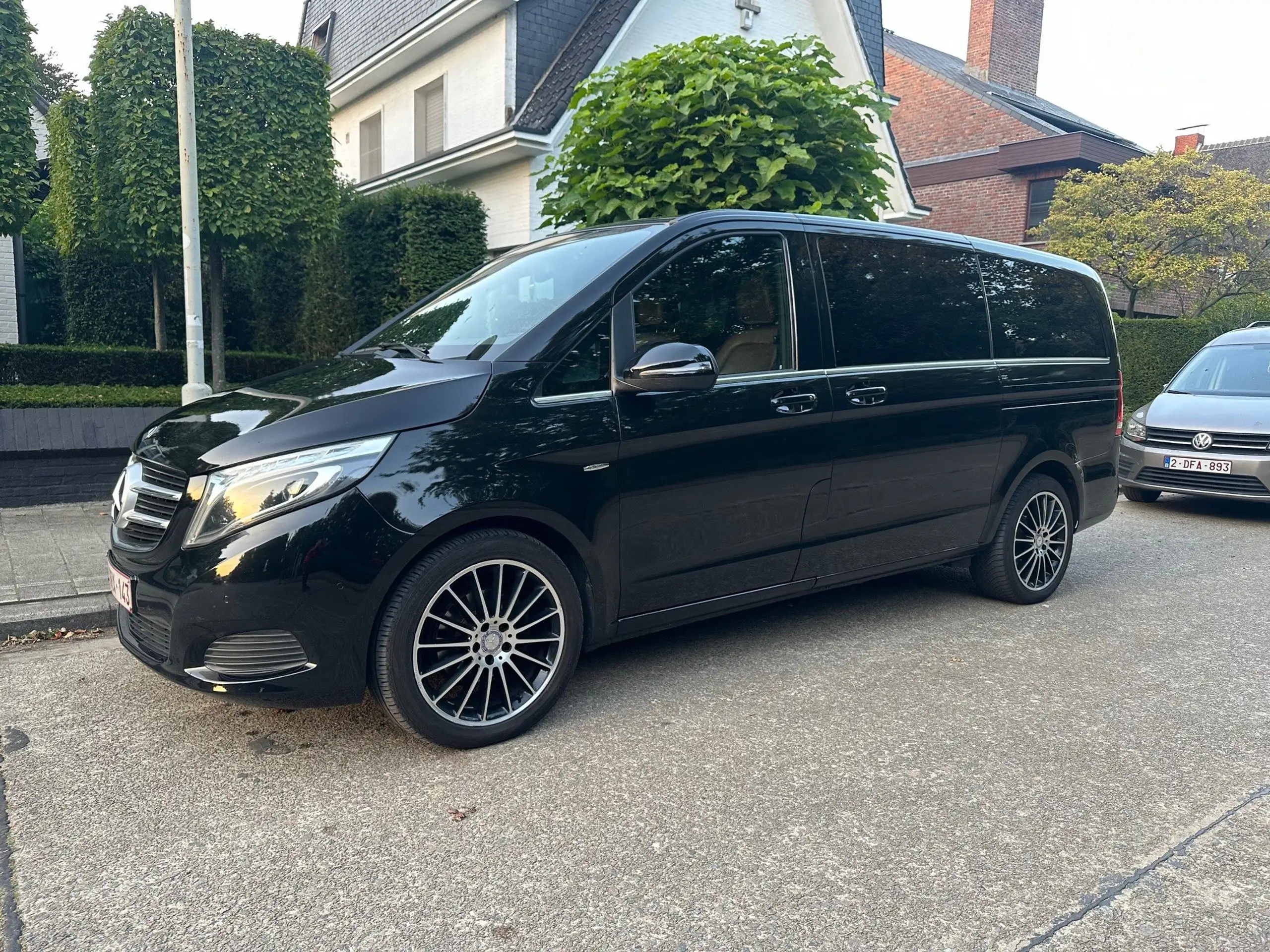 Mercedes-Benz - V 220