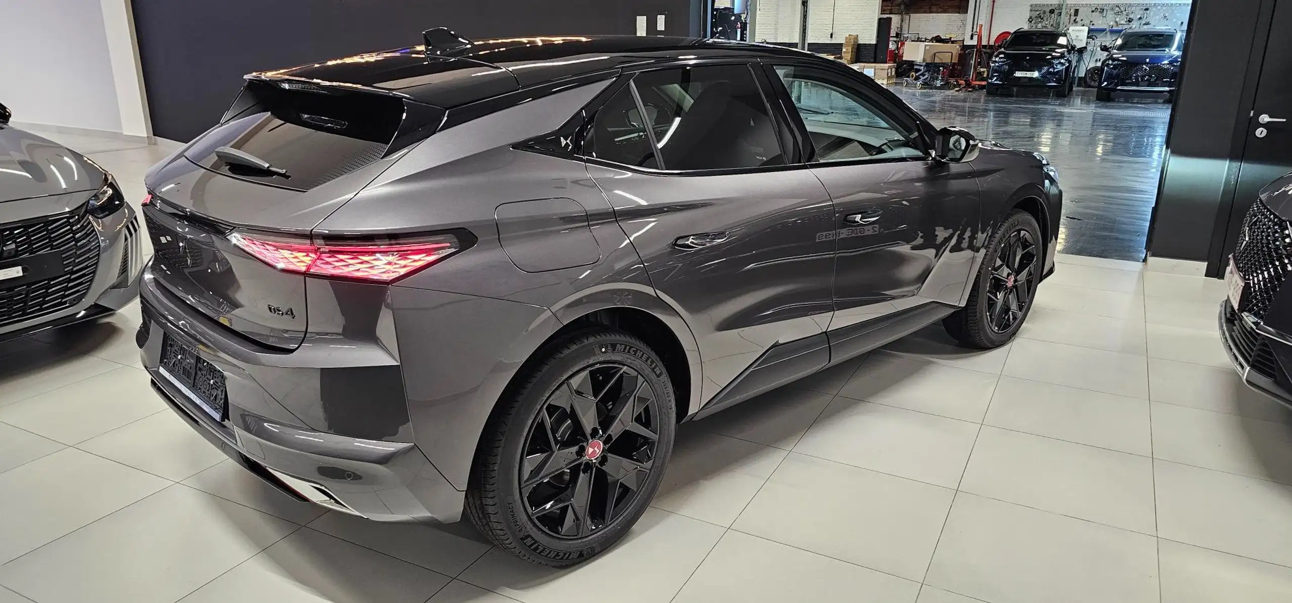 DS Automobiles - DS 4