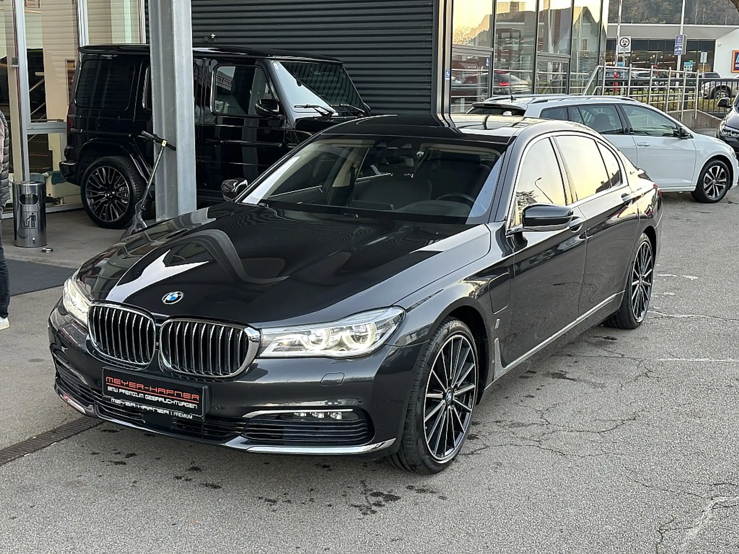 BMW - 740