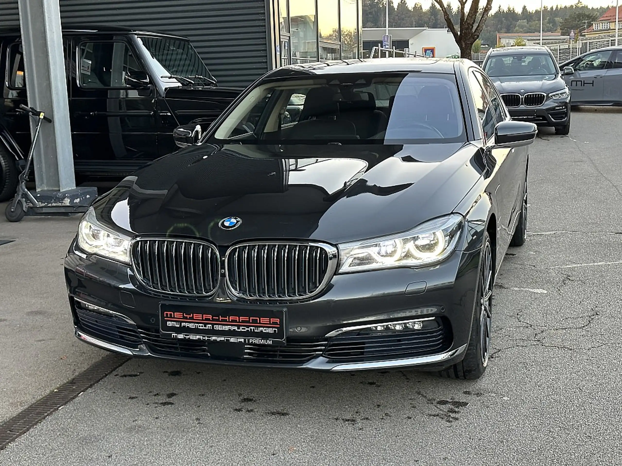 BMW - 740