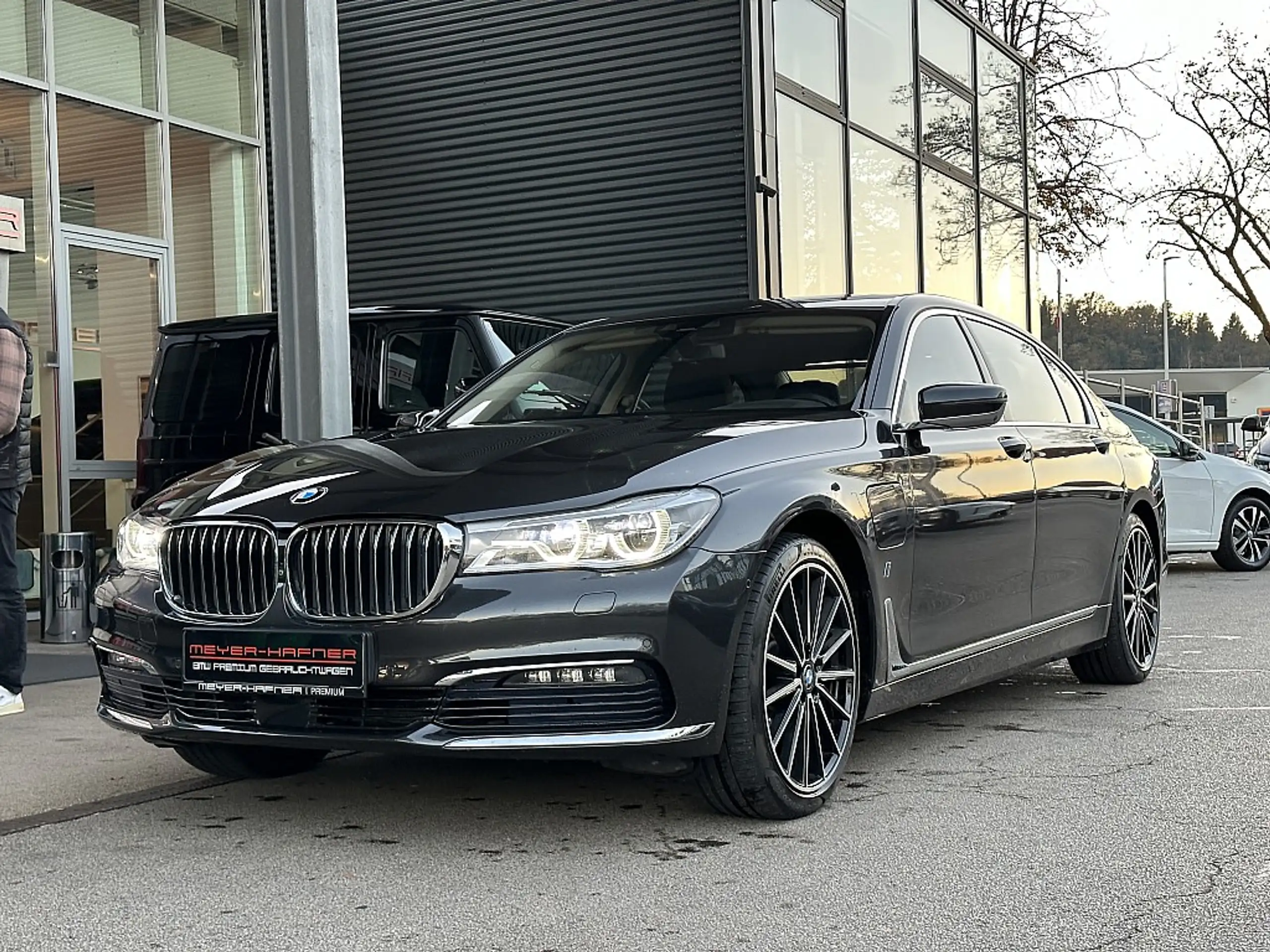 BMW - 740