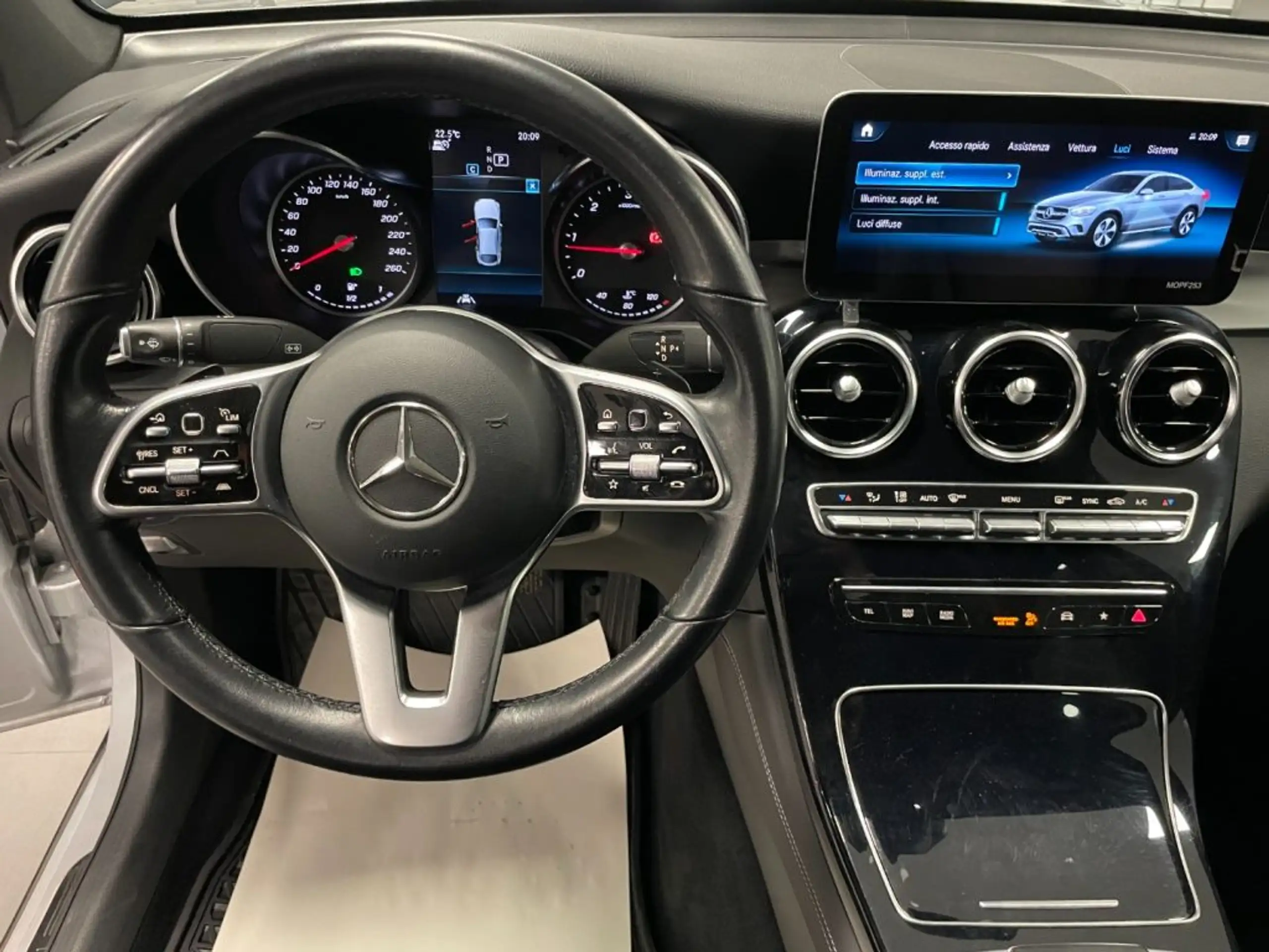 Mercedes-Benz - GLC 220