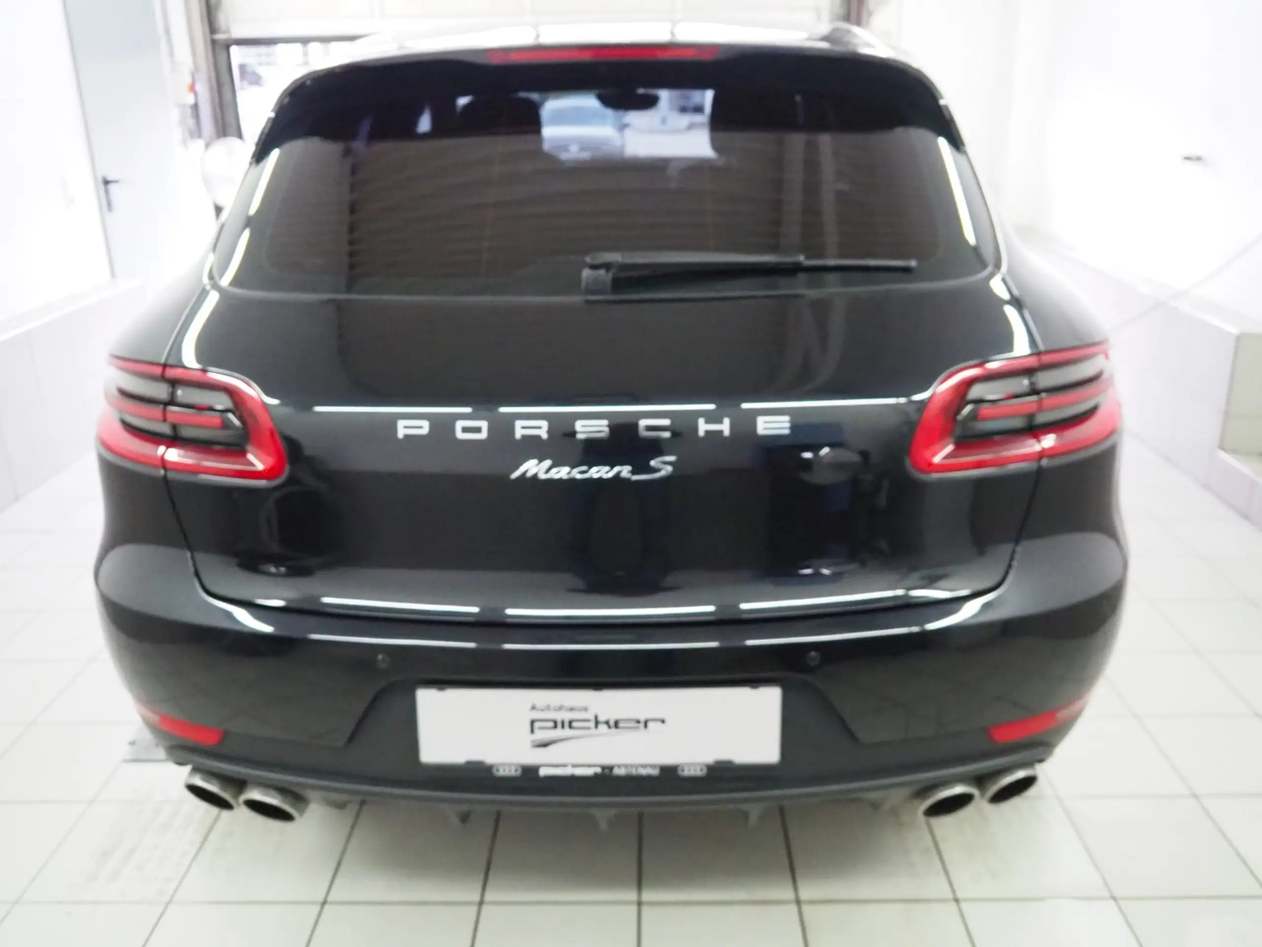 Porsche - Macan