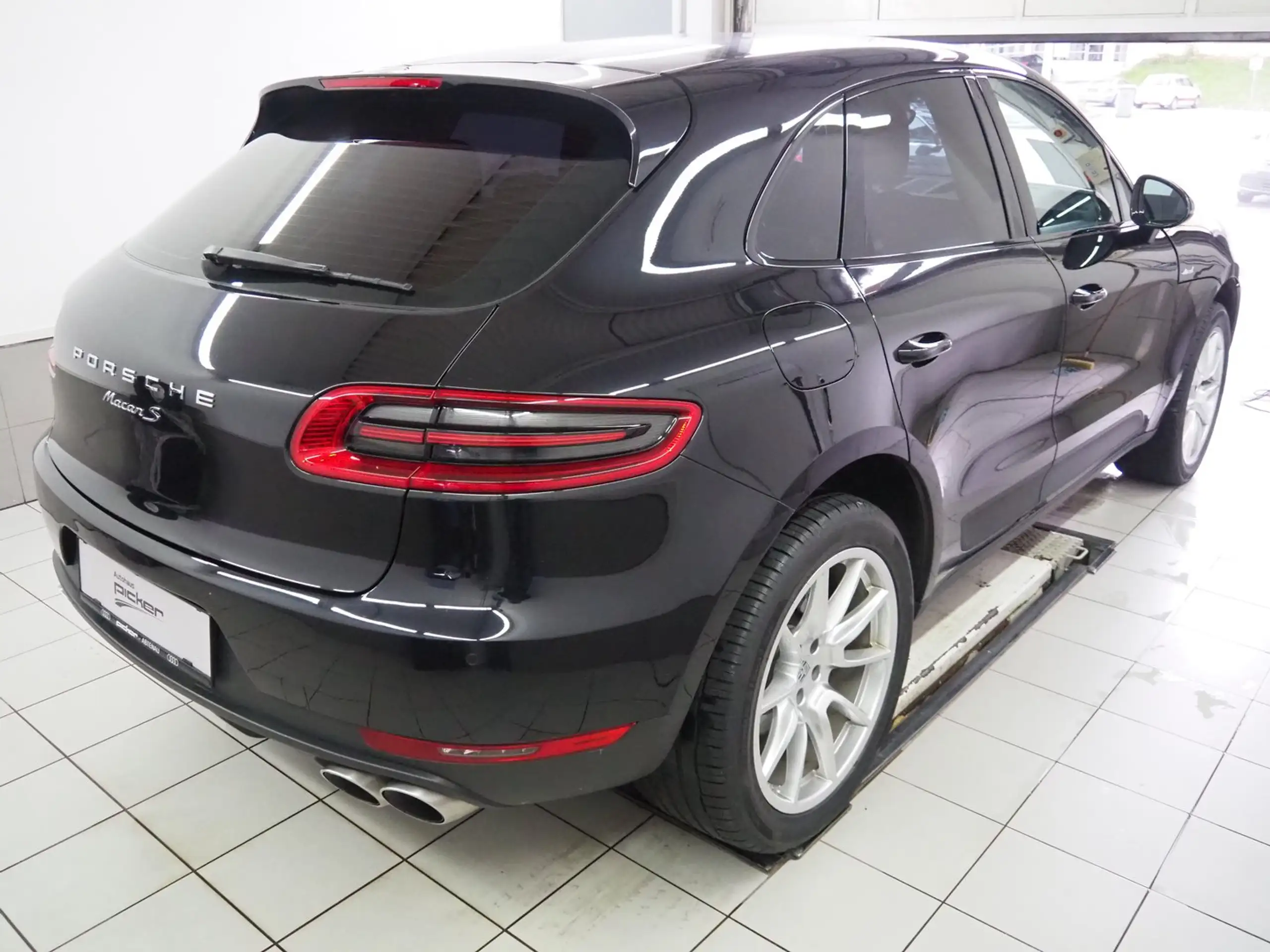 Porsche - Macan