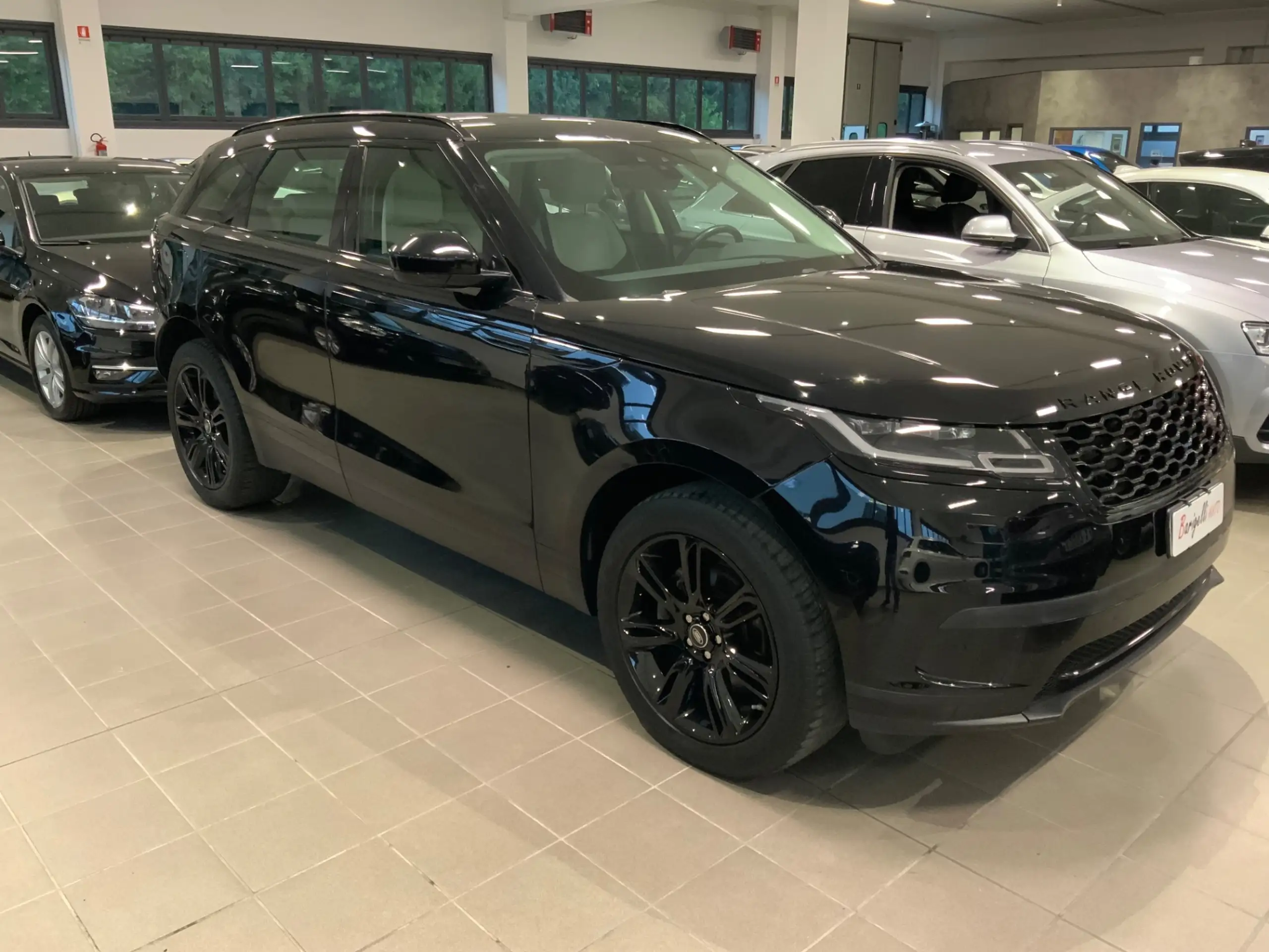 Land Rover - Range Rover Velar