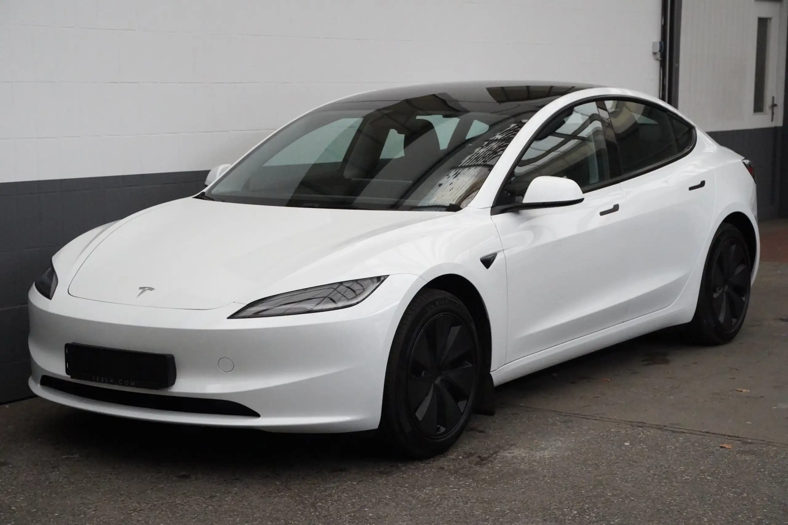 Tesla - Model 3