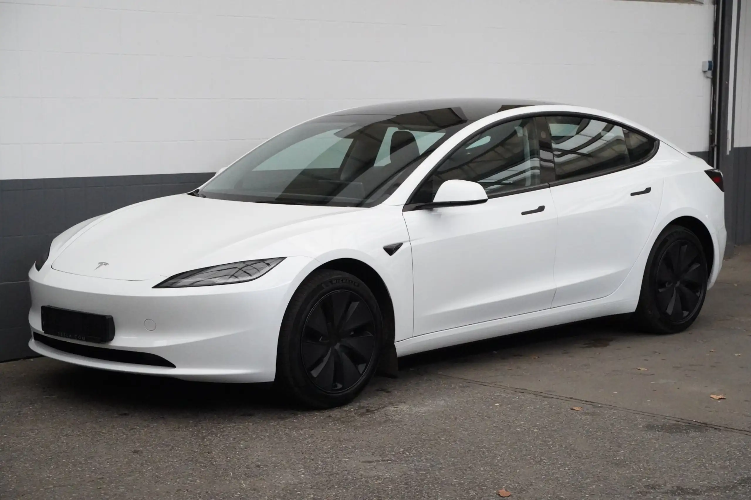 Tesla - Model 3