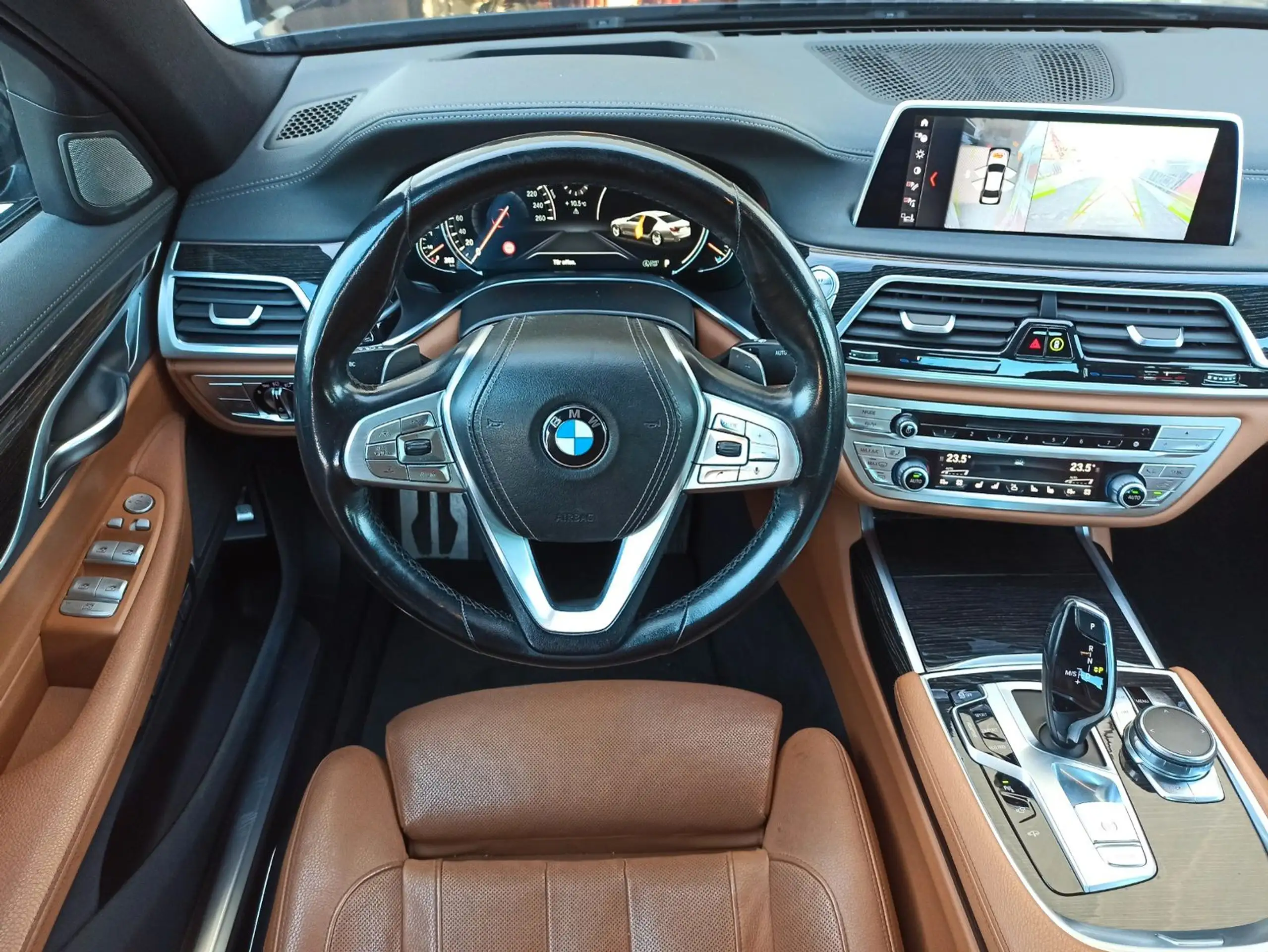 BMW - 730