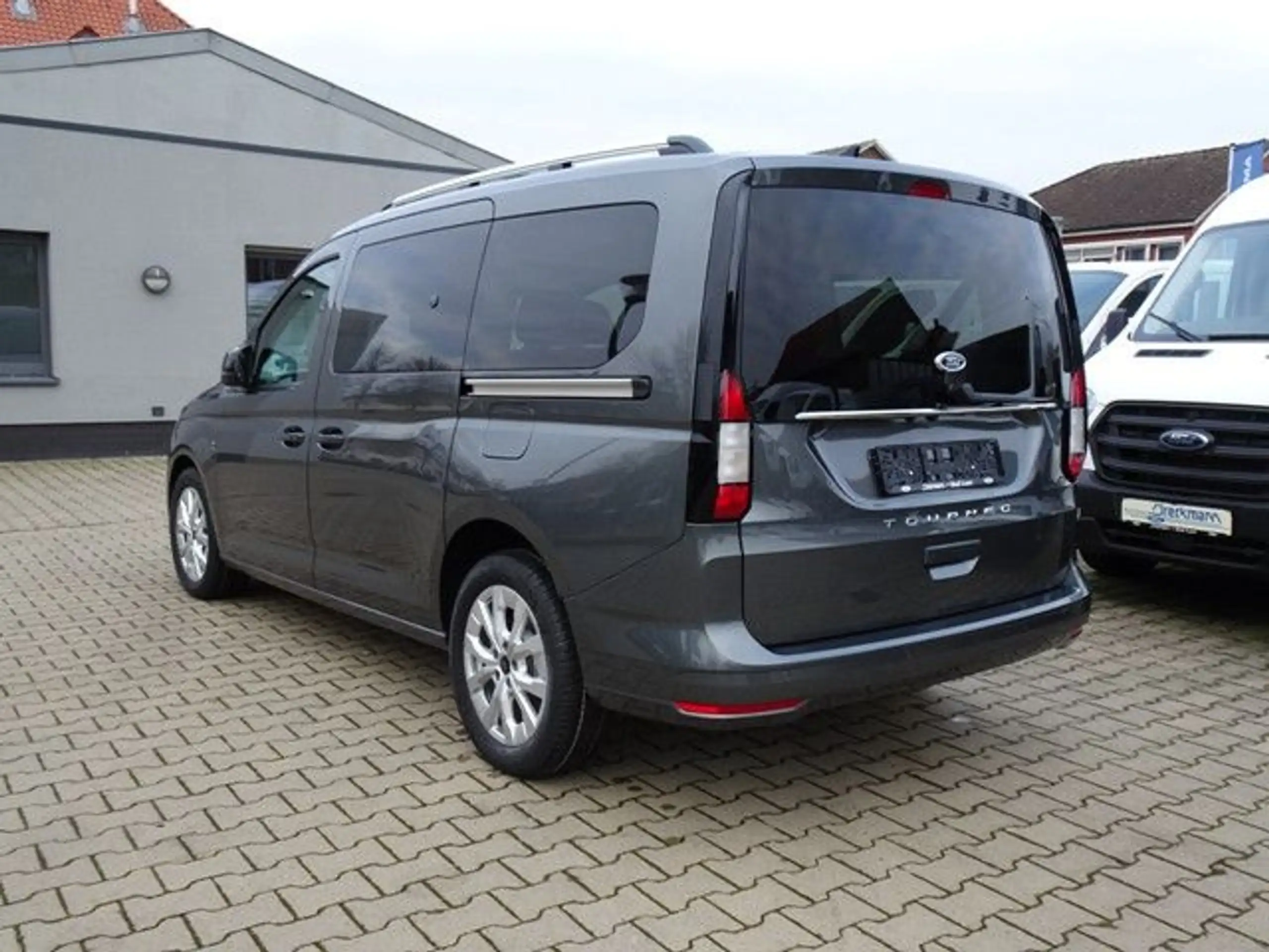 Ford - Grand Tourneo