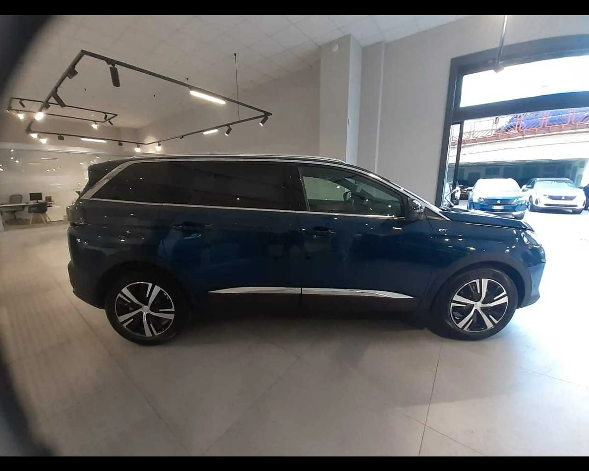 Peugeot - 5008