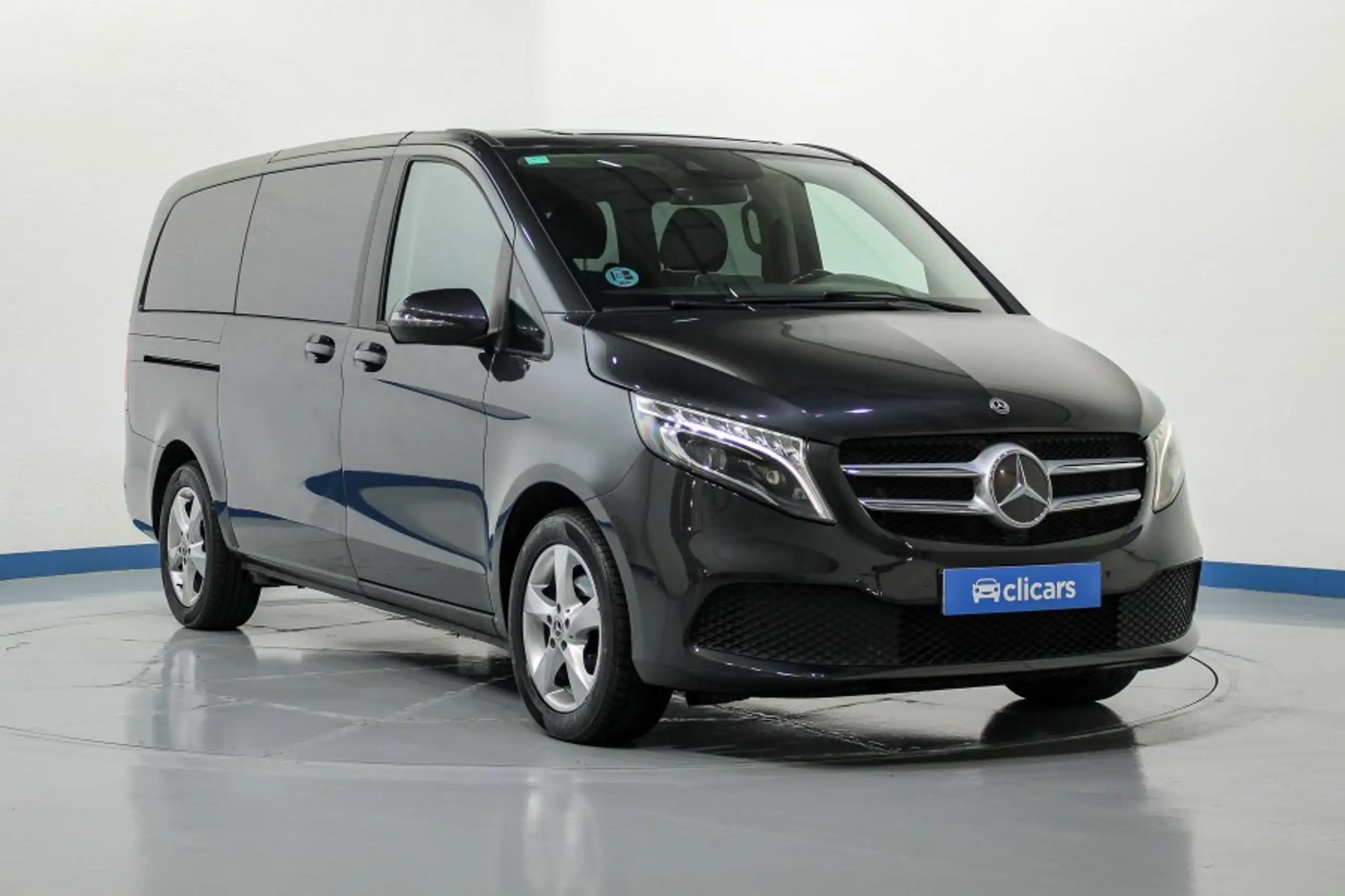 Mercedes-Benz - V 220