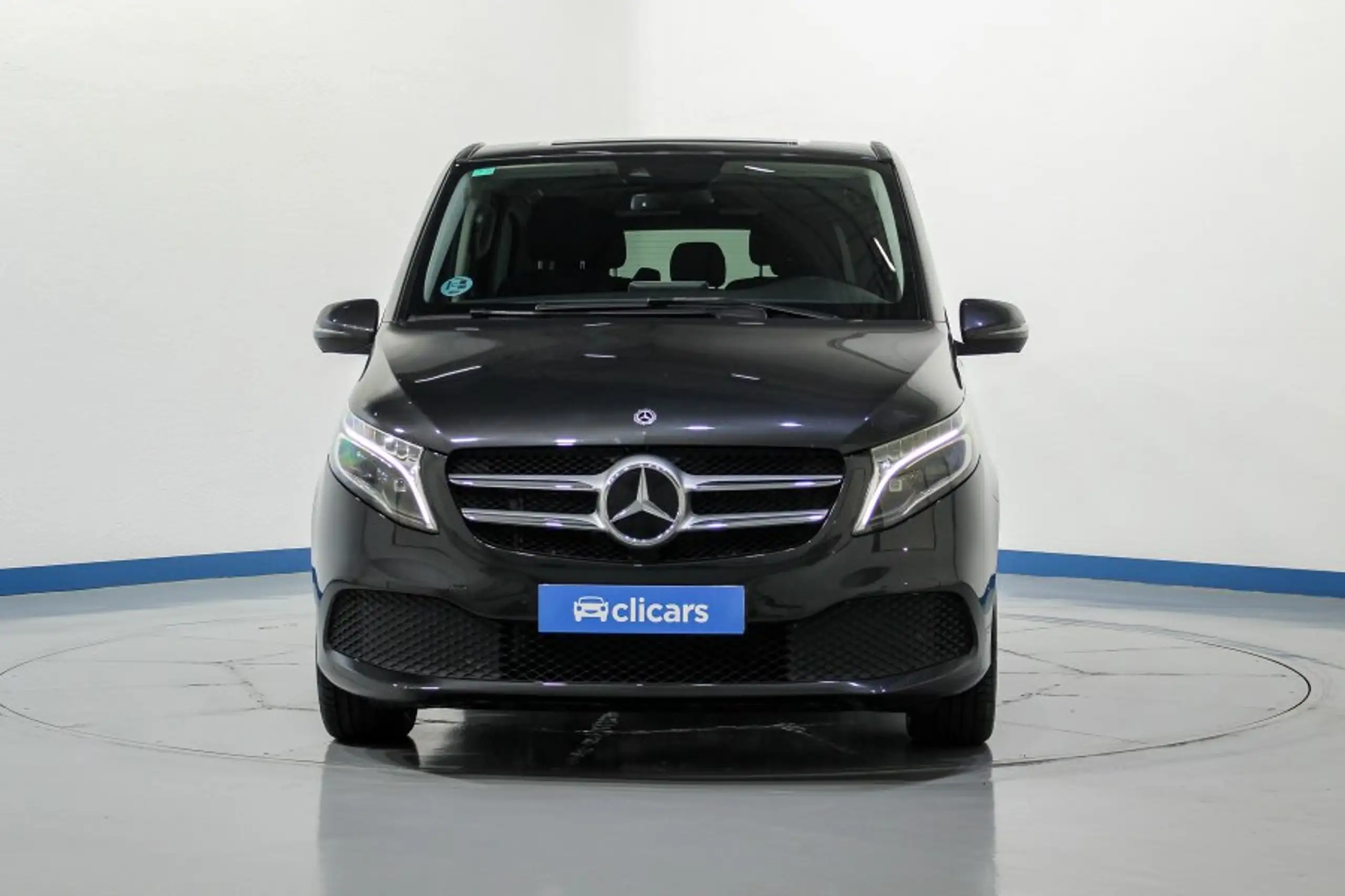 Mercedes-Benz - V 220