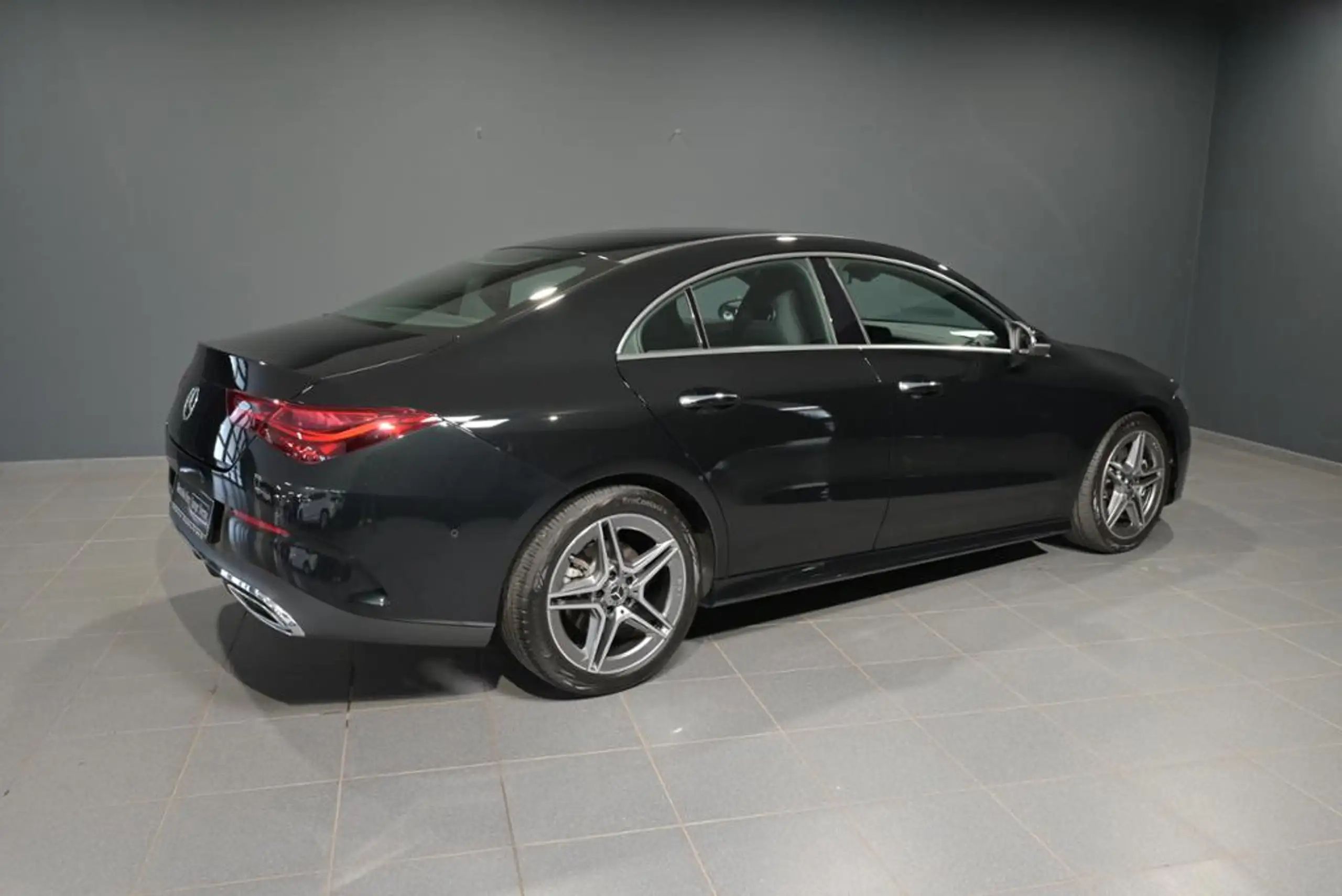 Mercedes-Benz - CLA 200