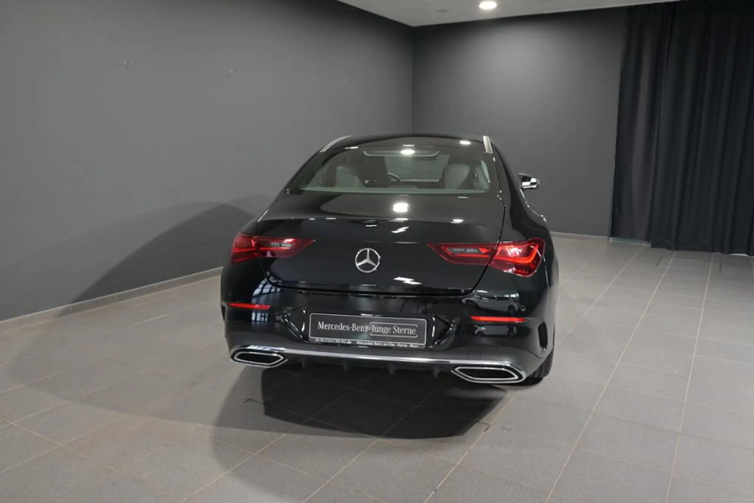 Mercedes-Benz - CLA 200